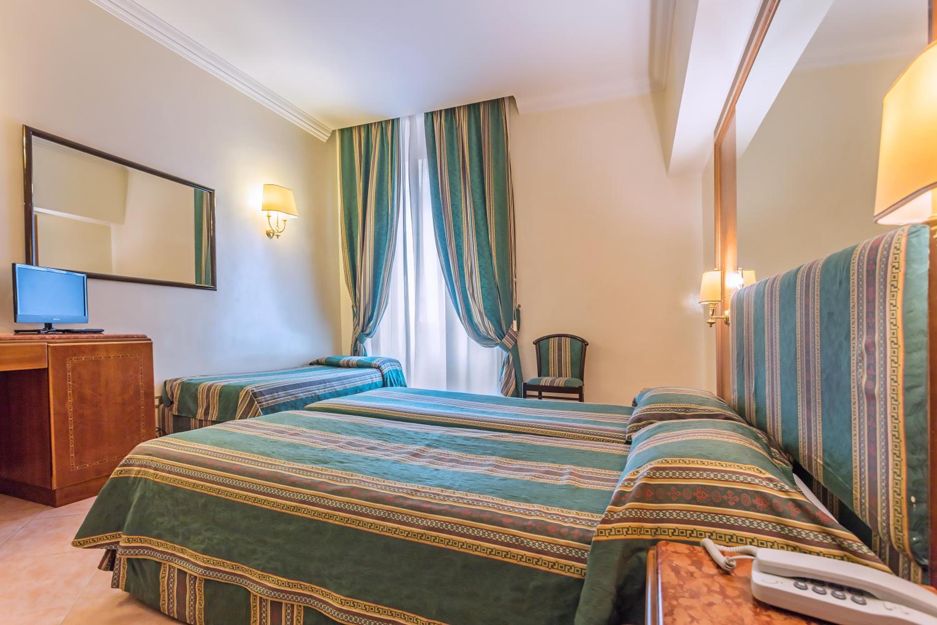 Triple Room photo 2