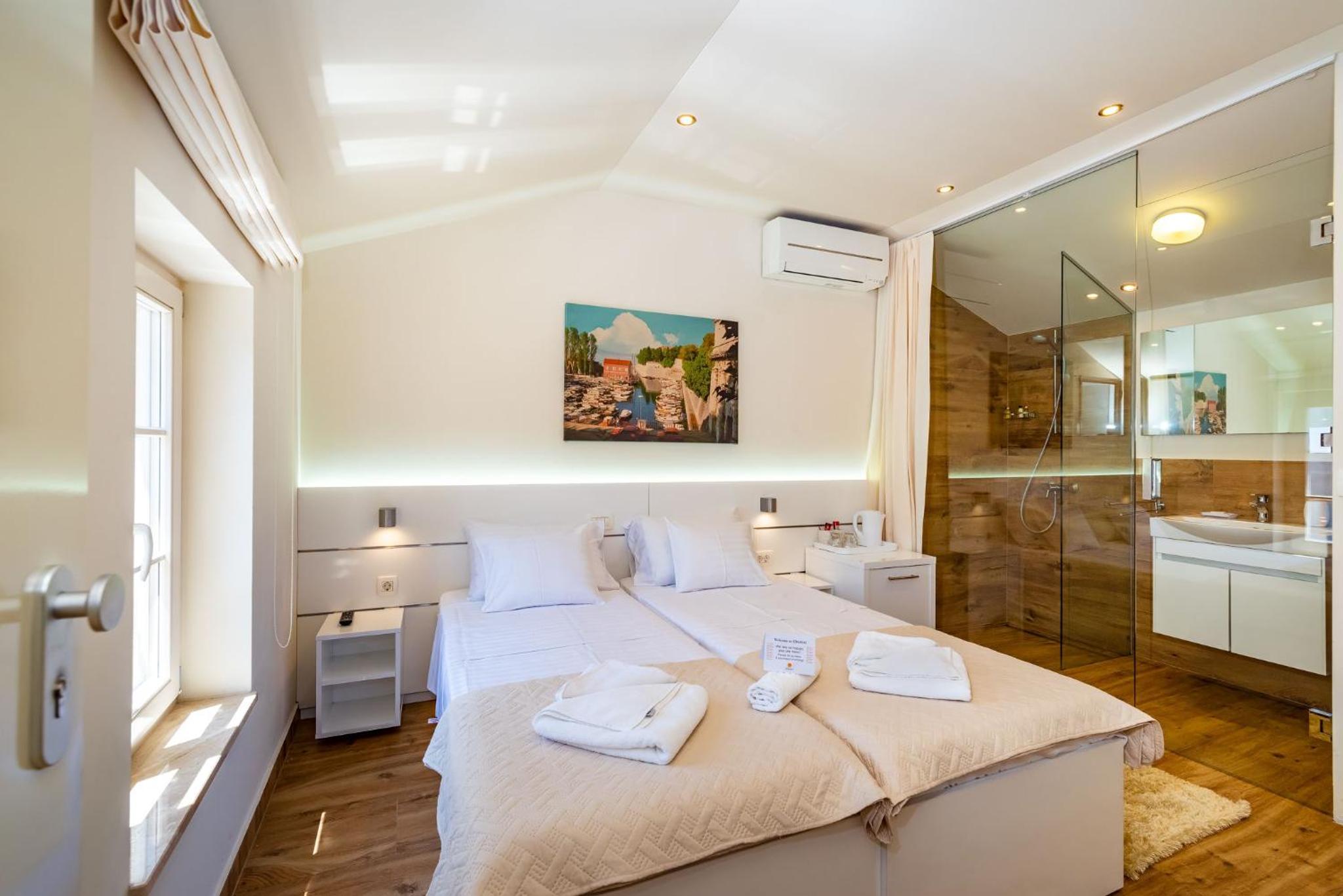 Double or Twin Room photo 3