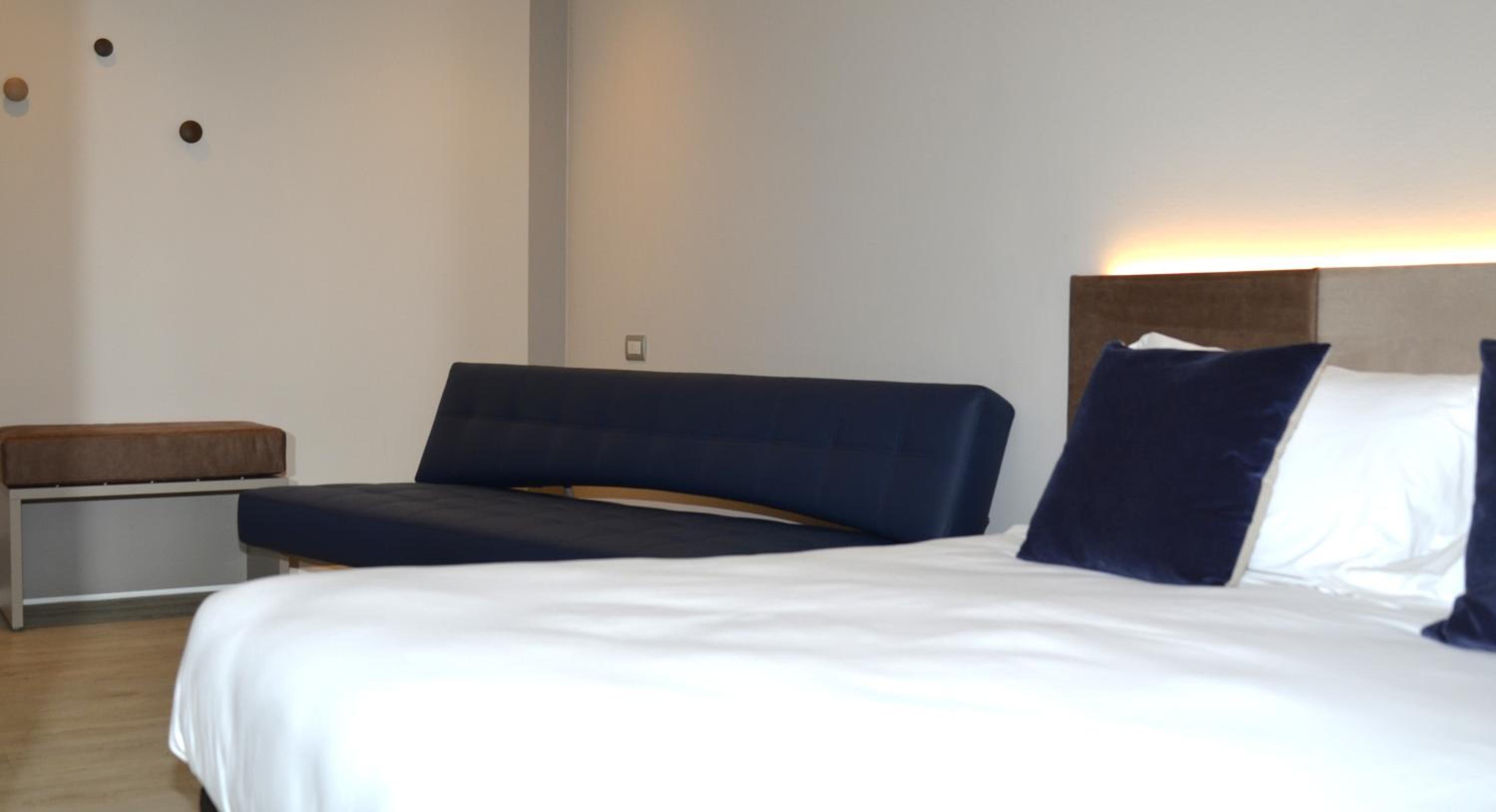 Triple Room (2 Adults + 1 Child) photo 3
