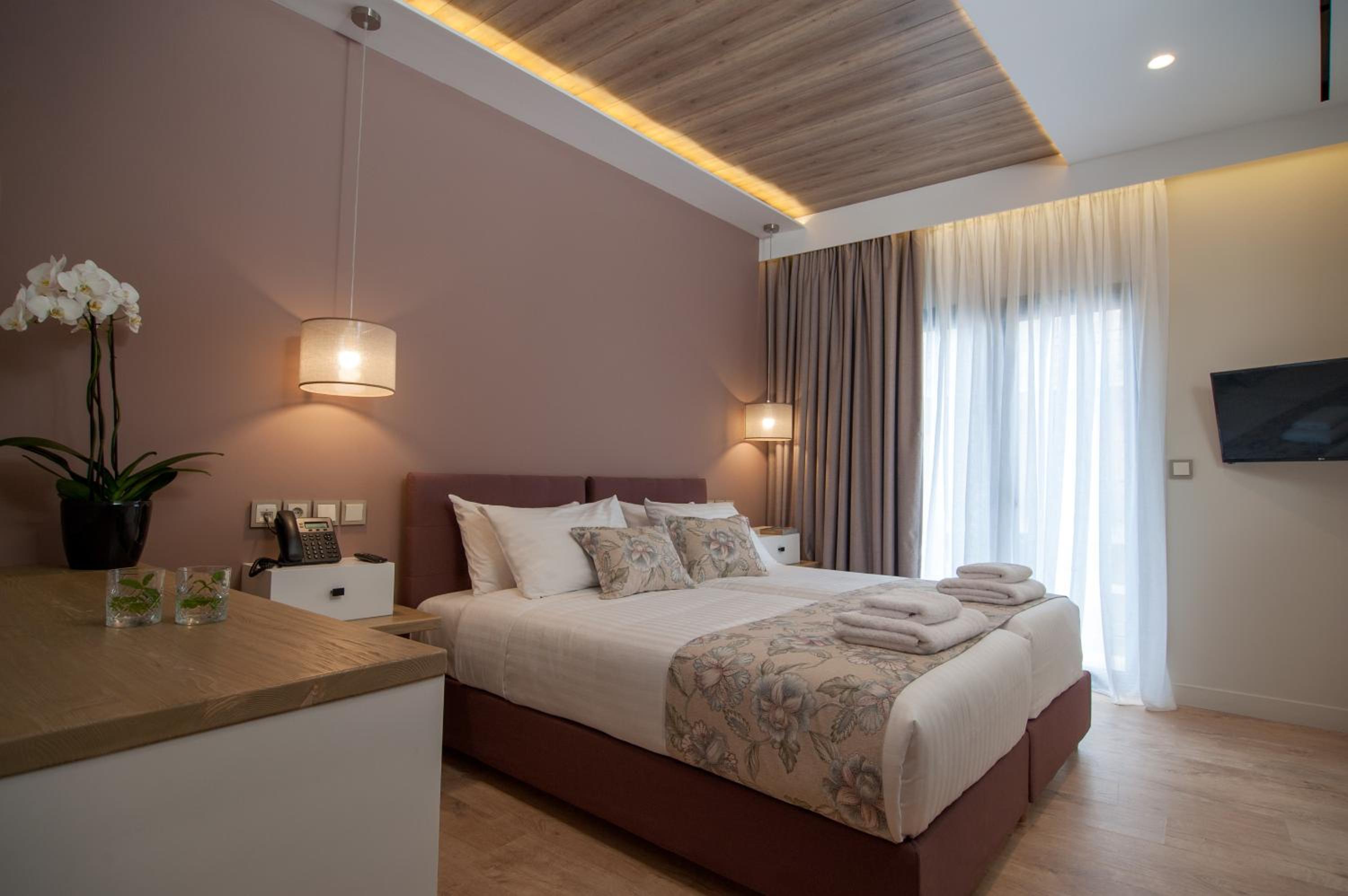 Double or Twin Room with Balcony - Photo 7