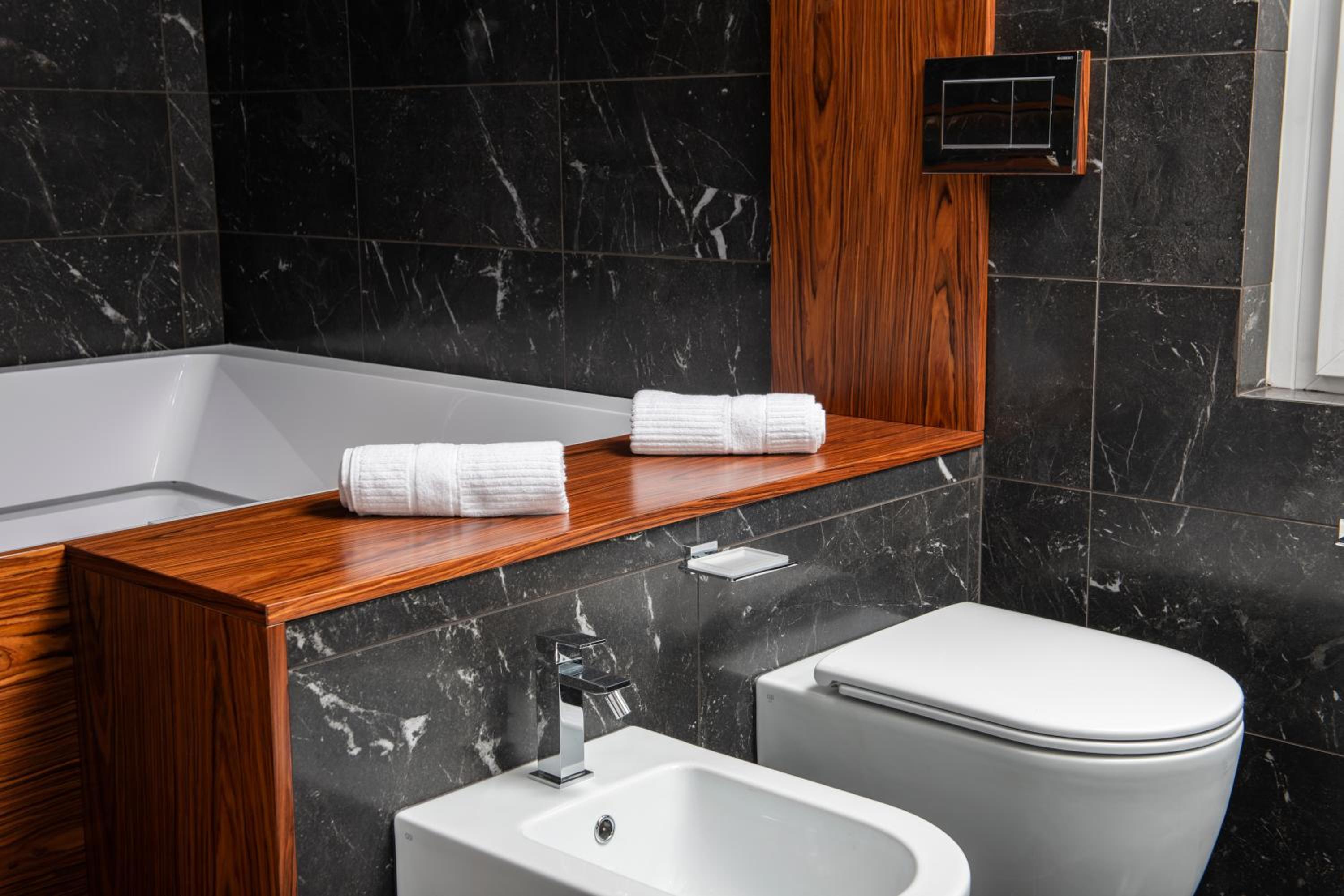 King Suite with Spa Bath photo 2
