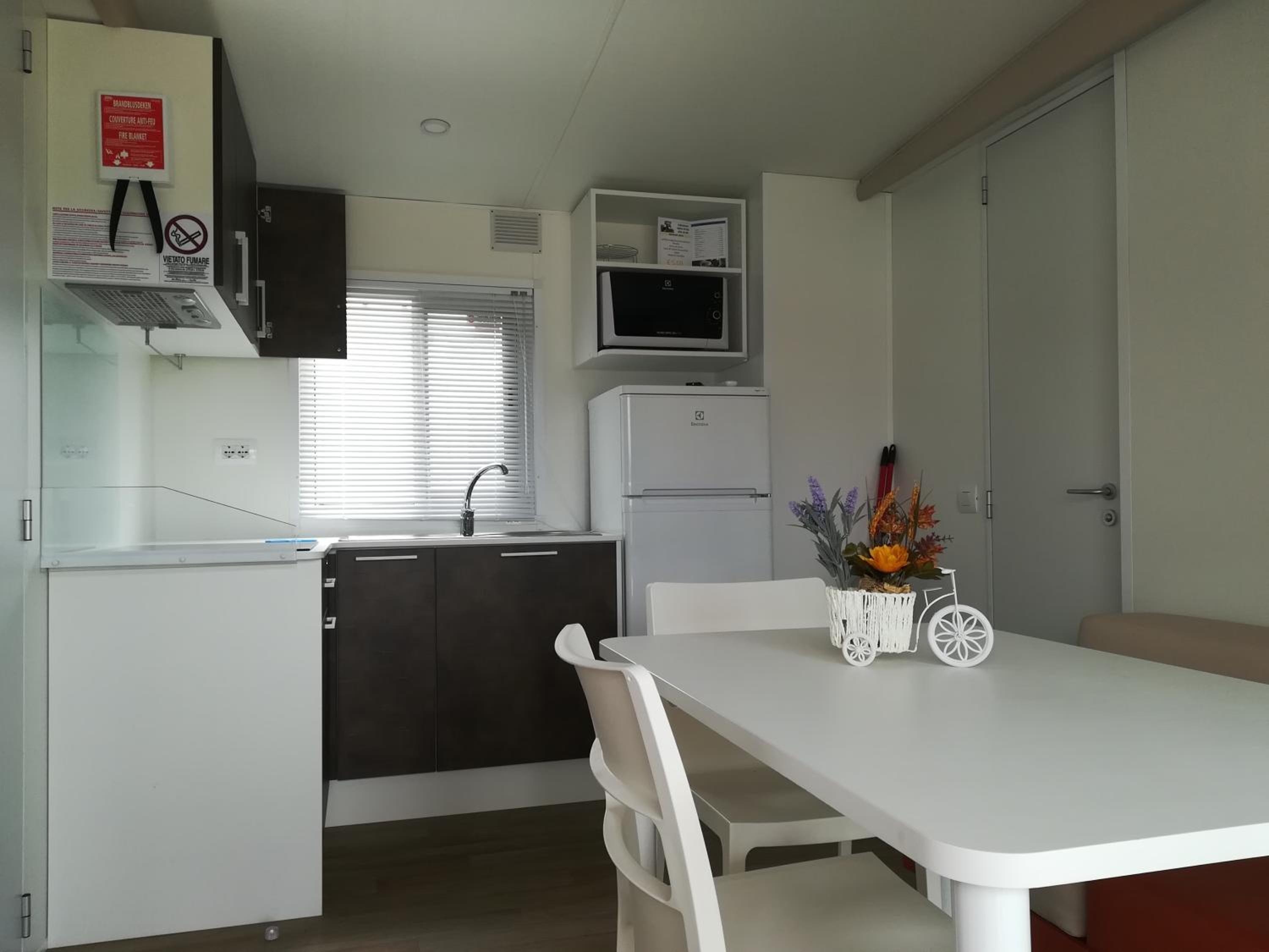 Mobile Home (4 Adults) - Photo 3