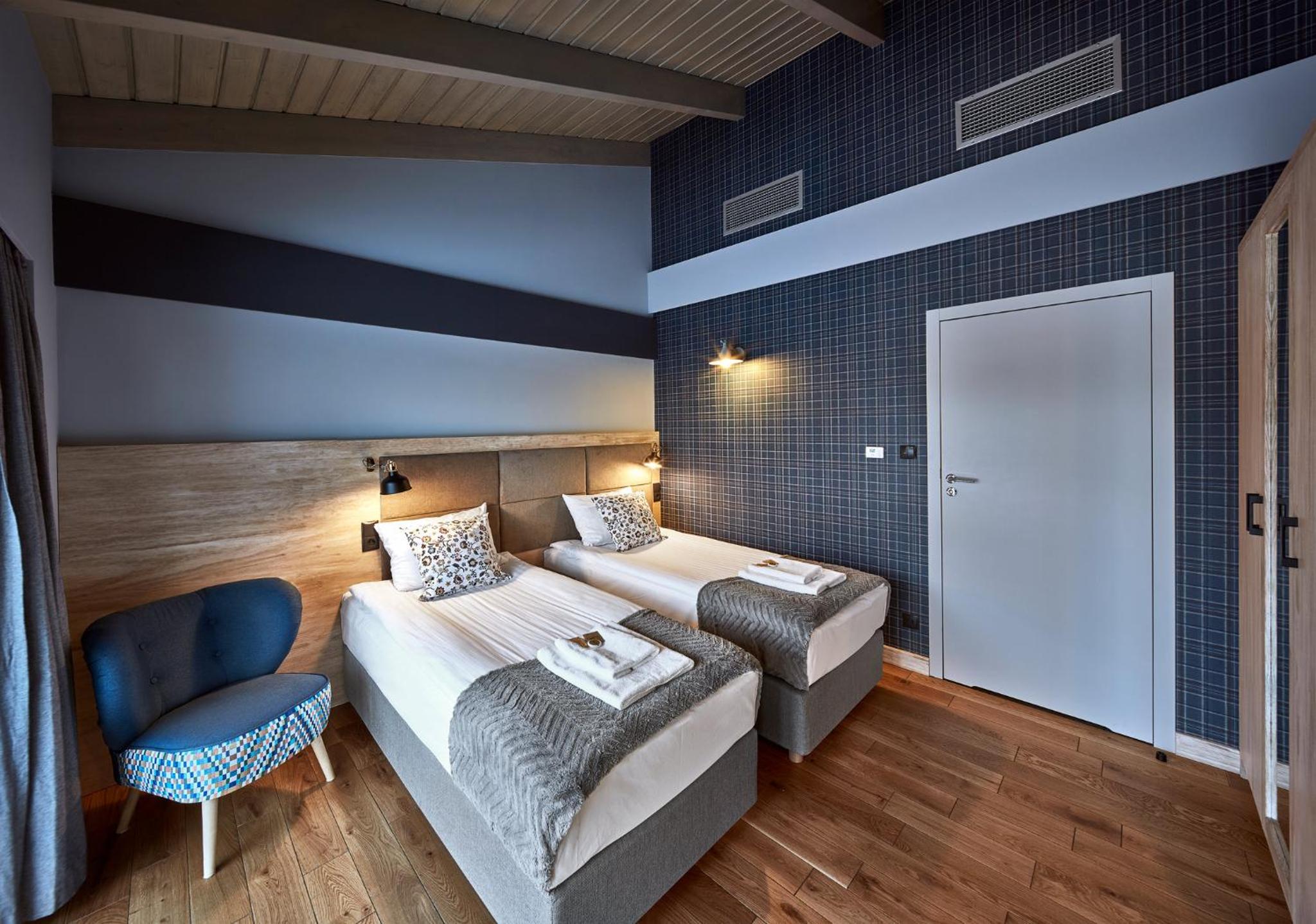 Large Twin Room - Photo 1