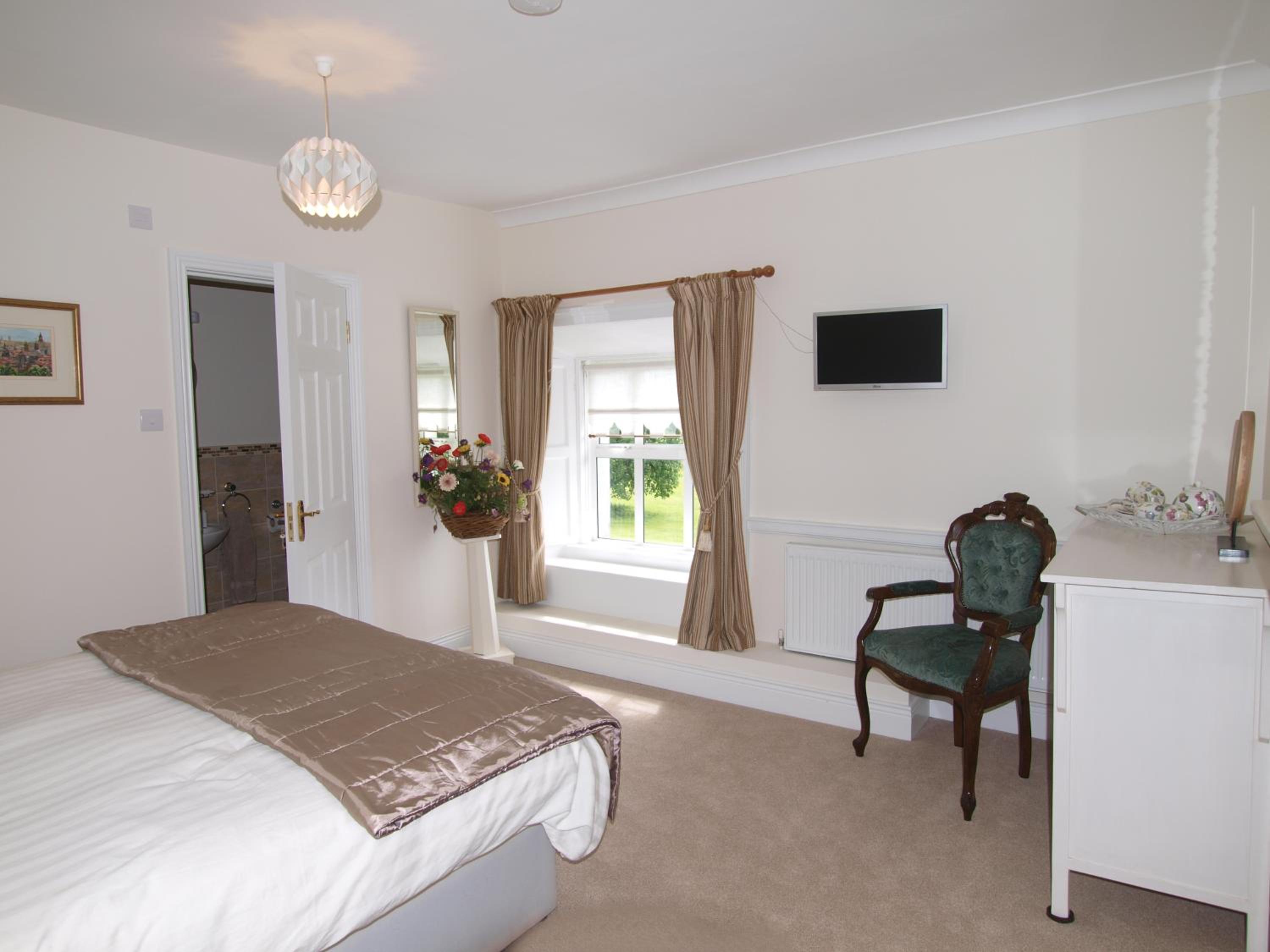 Deluxe Double Room with Shower - Photo 3