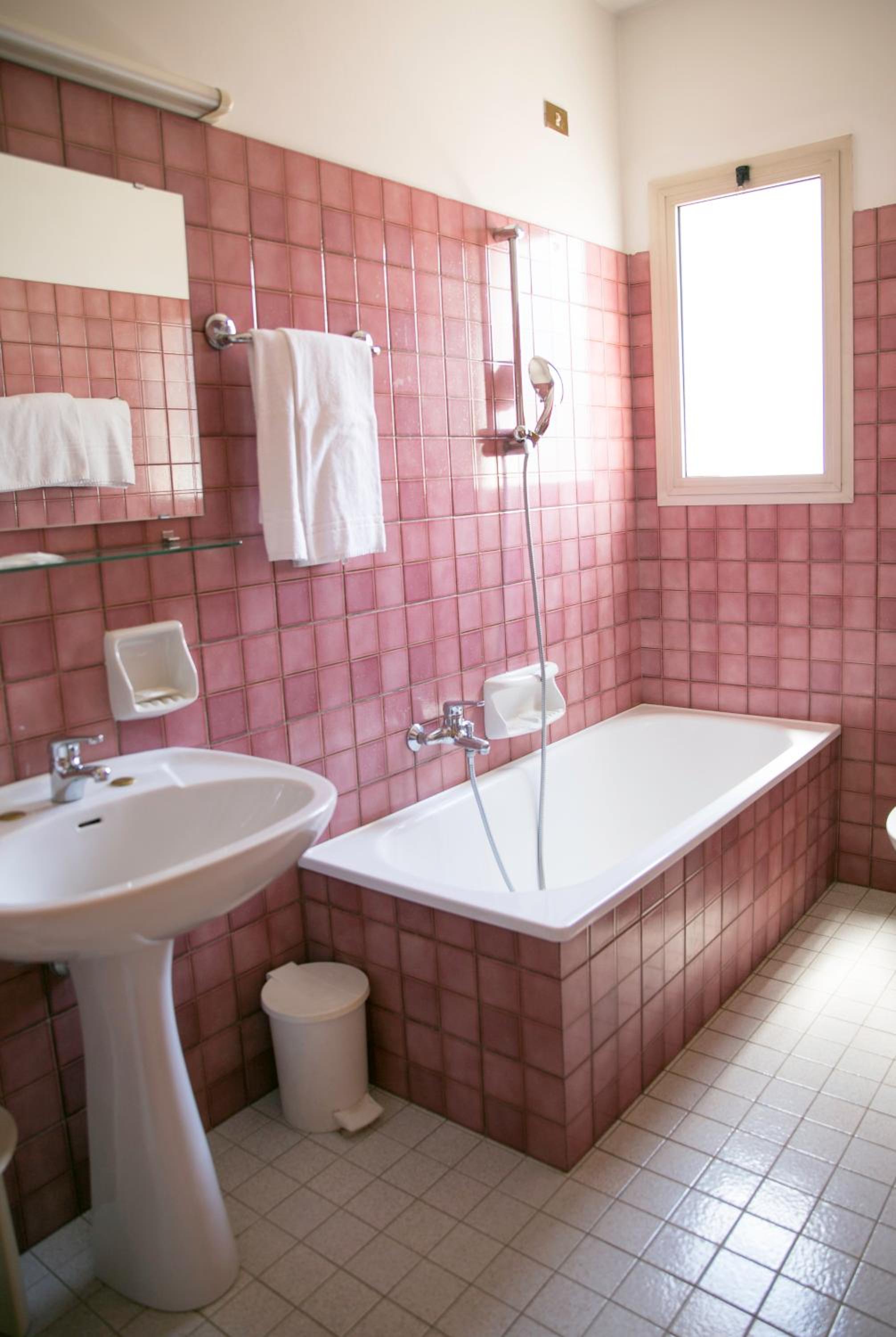 Double Room - Photo 15