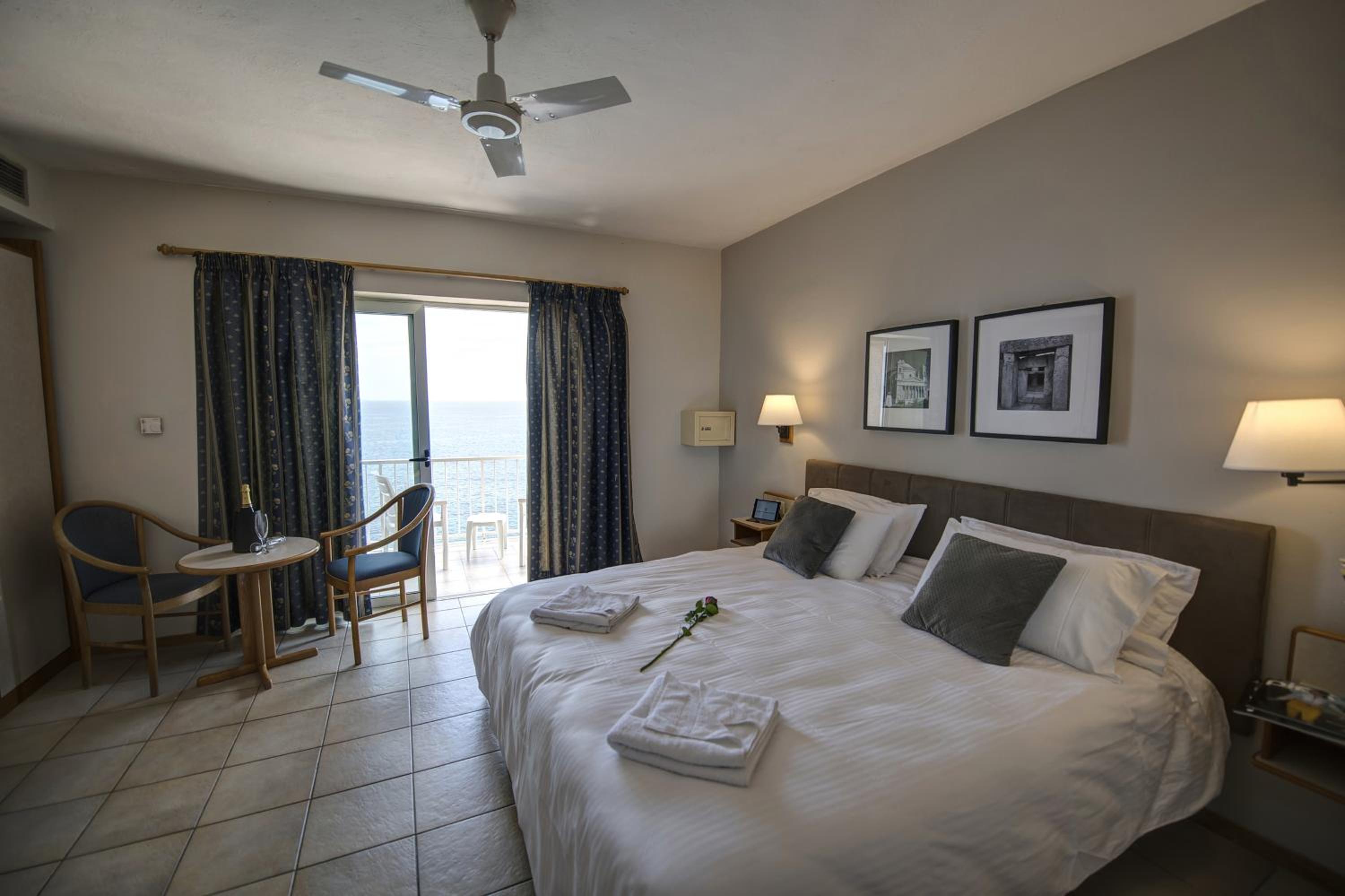 Double or Twin Room with Sea View