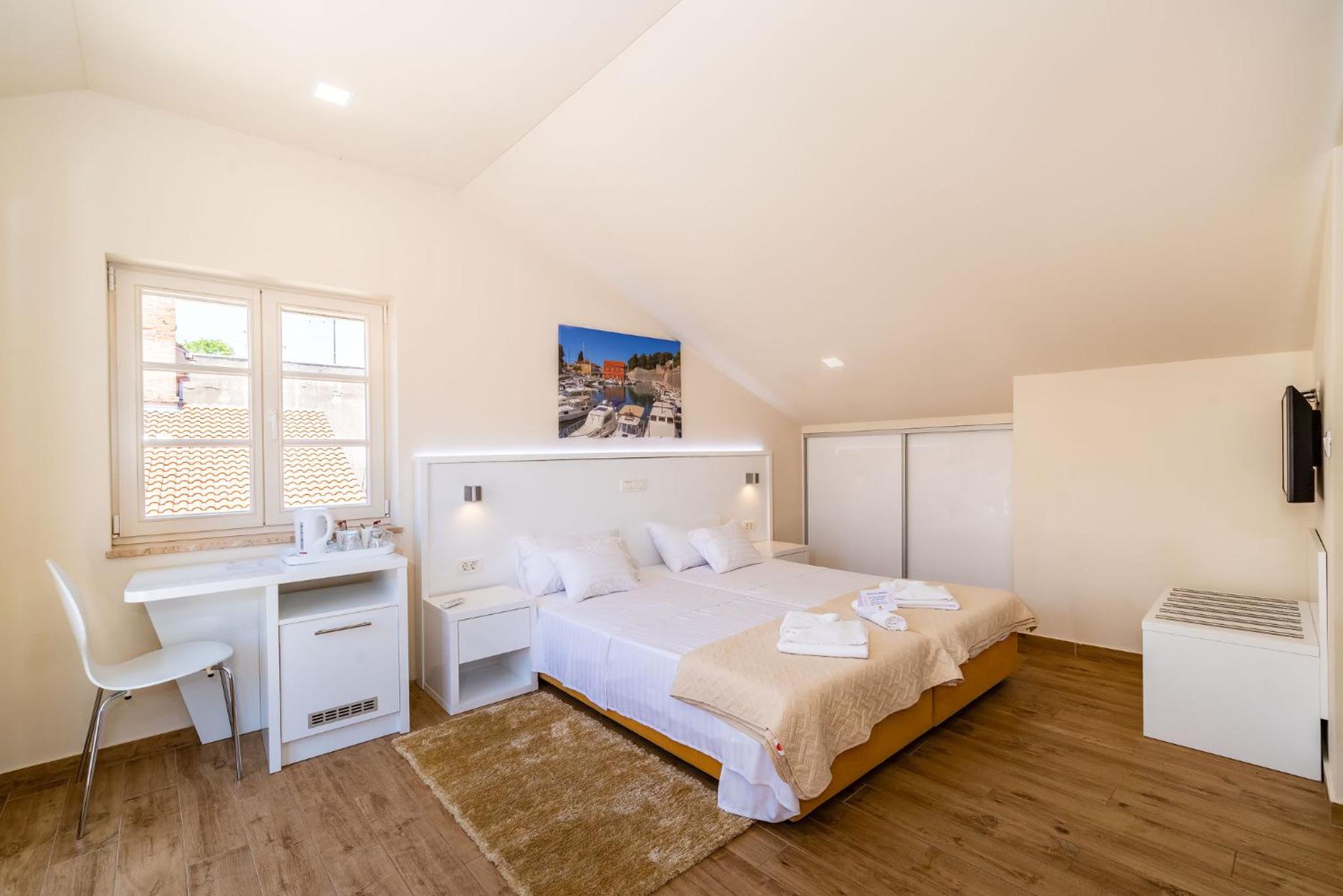 Double or Twin Room with Terrace photo 2