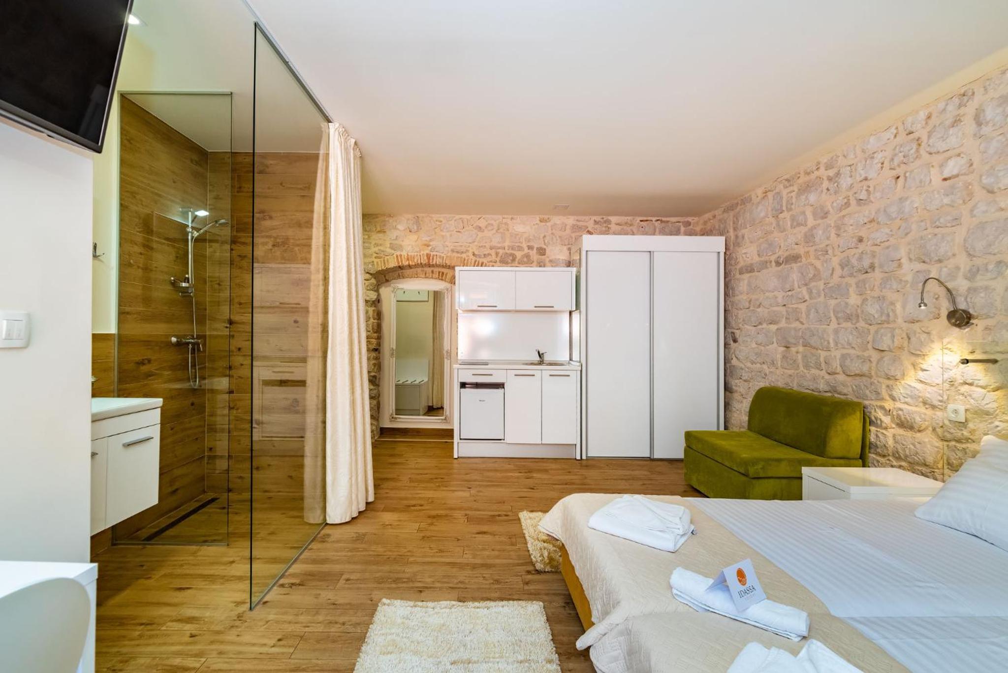 Double Room with Extra Bed photo 1