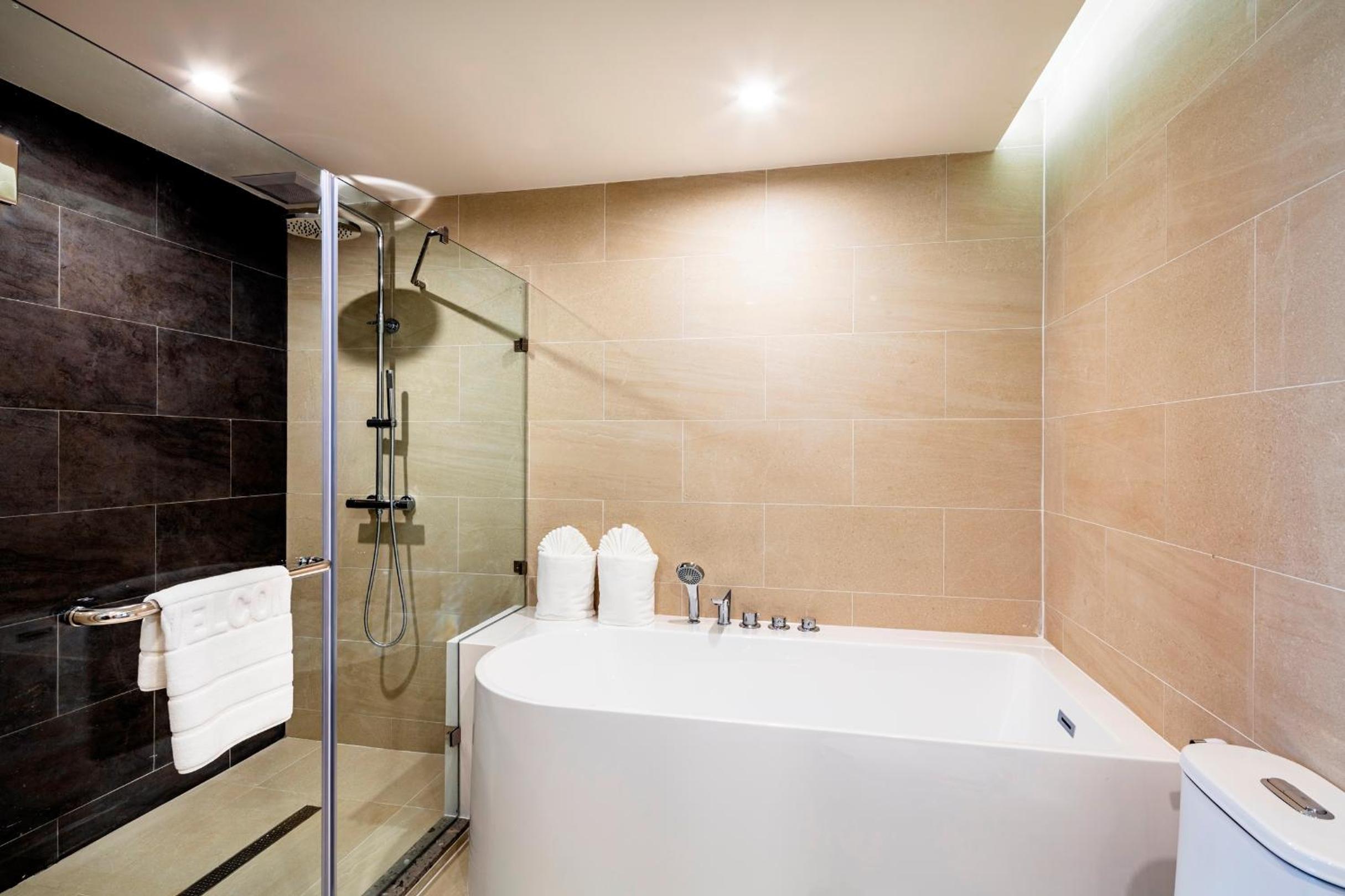 Grand Deluxe Double Room - Photo 15