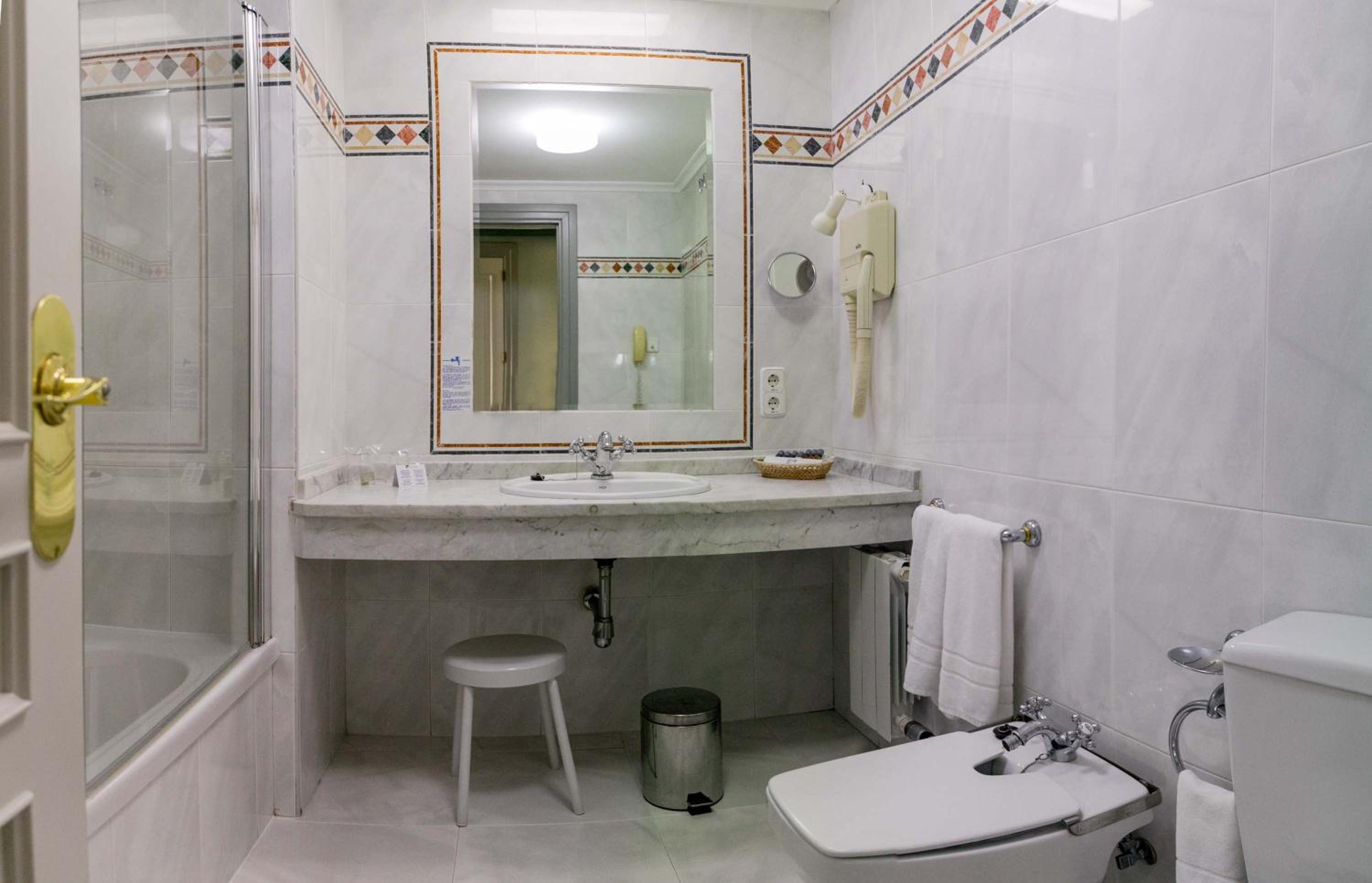 Double Room - Photo 5