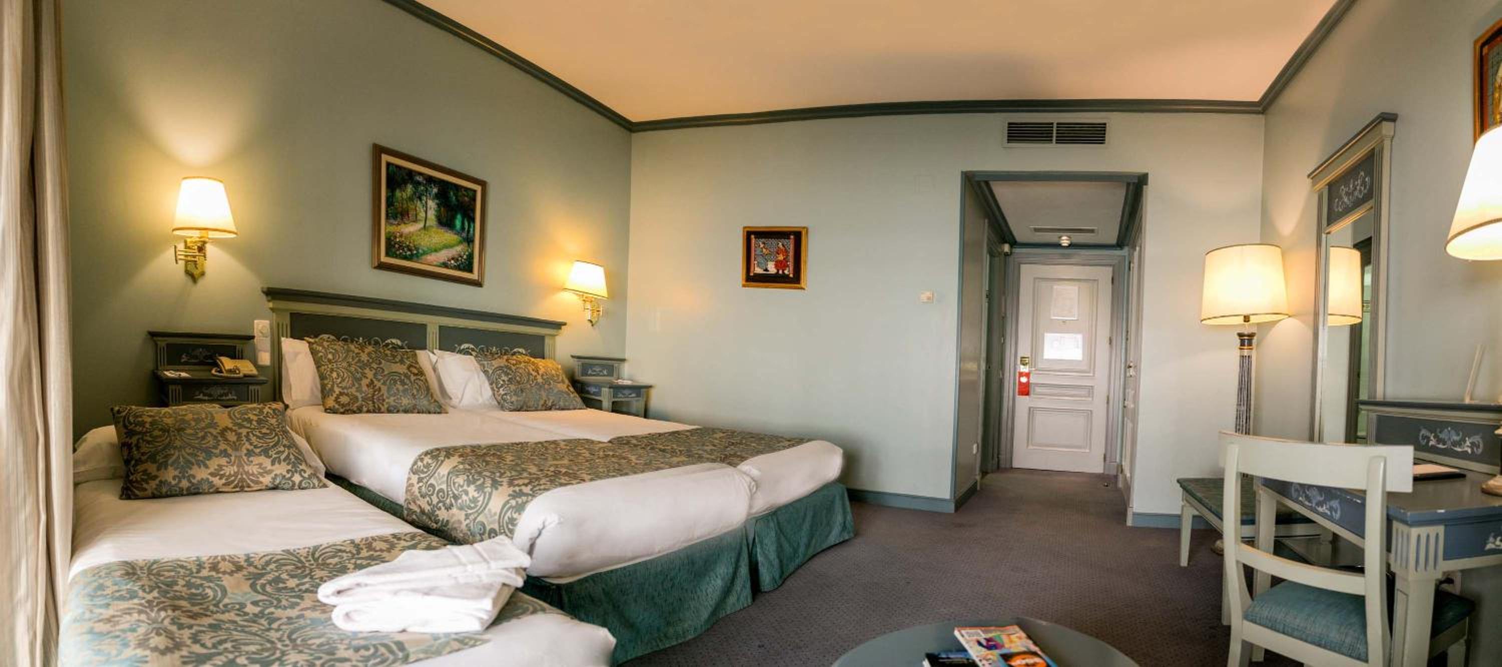 Standard Triple Room (2 Adults+ 1 child) - Photo 3
