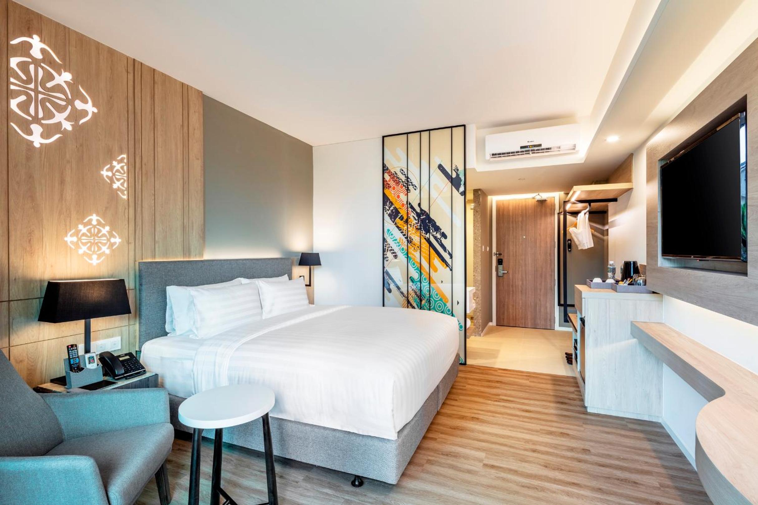 Deluxe Double Room with  Pool View - Photo 14