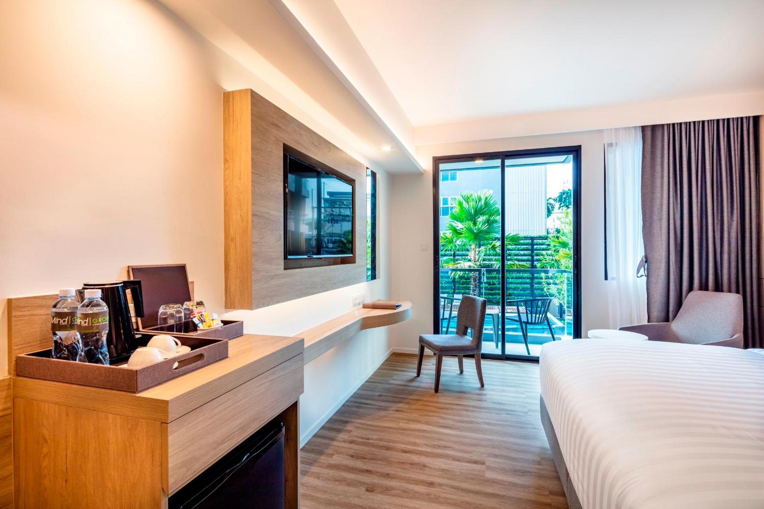 Deluxe Double Room with  Pool View - Photo 13