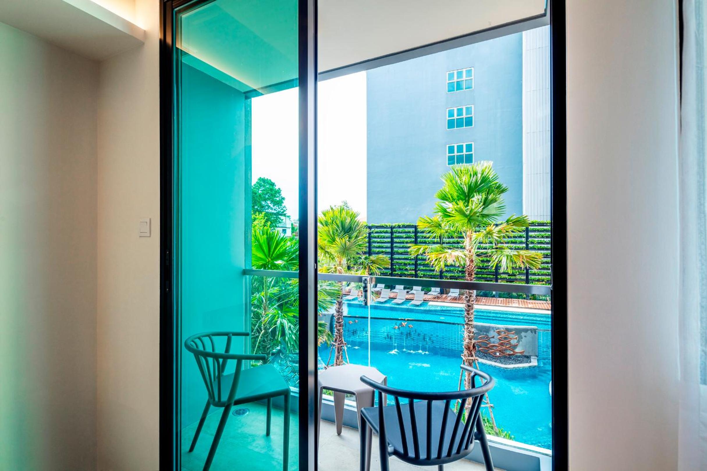 Deluxe Double Room with  Pool View - Photo 12