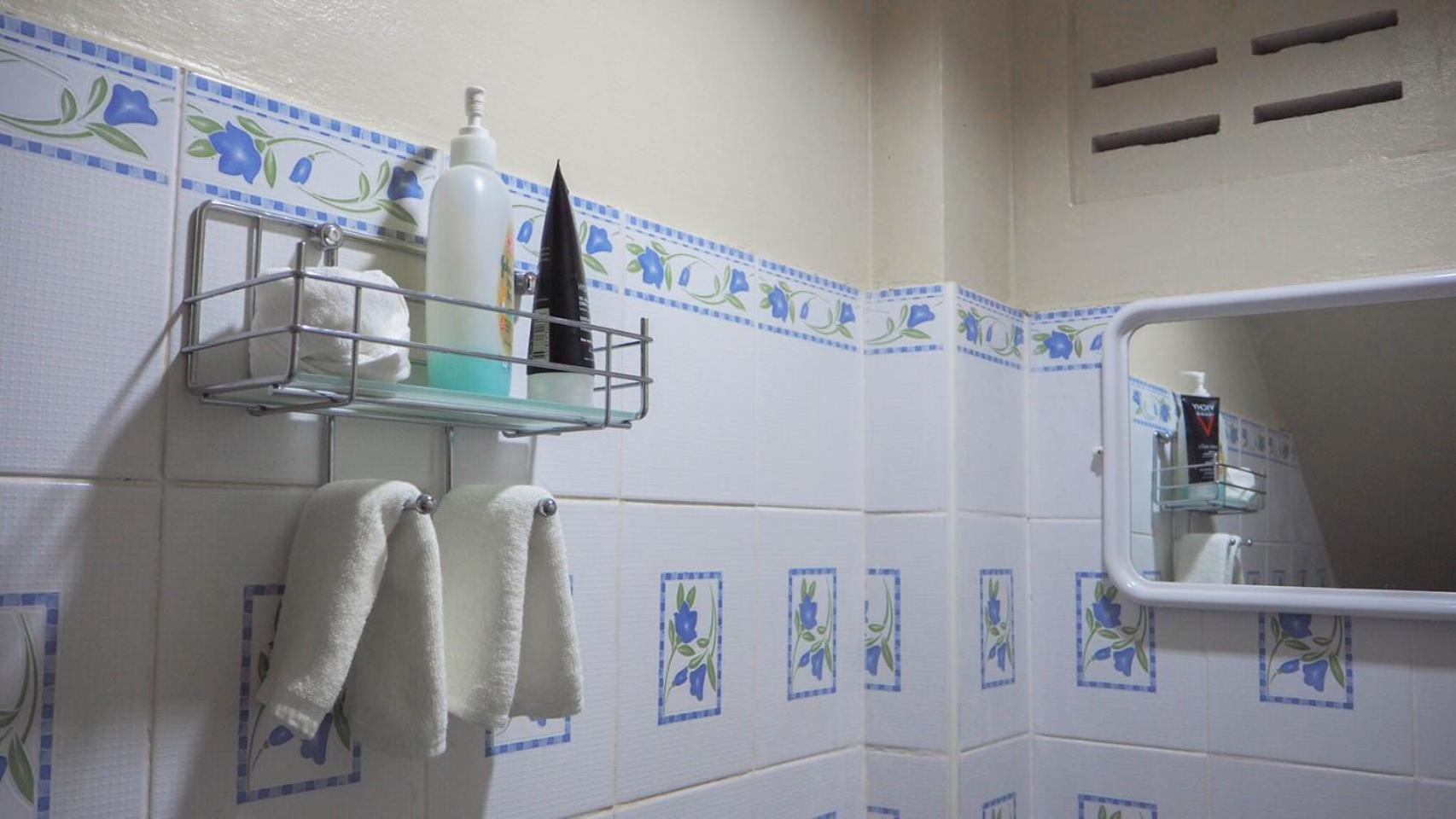 Economy Triple Room With Shared Bathroom photo 2
