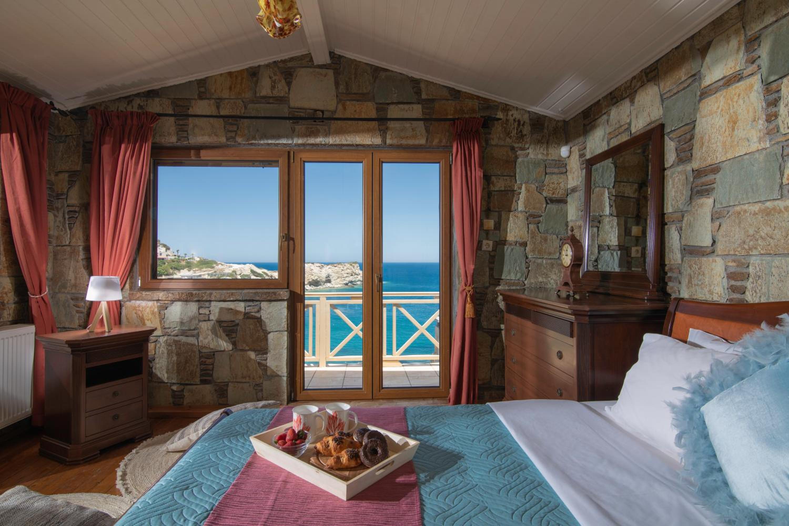 Three-Bedroom Villa photo 1