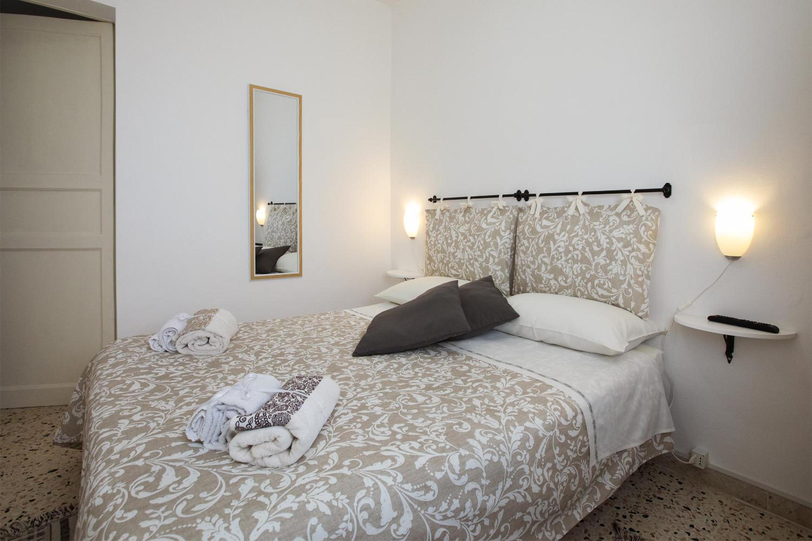 Double Room - Photo 11