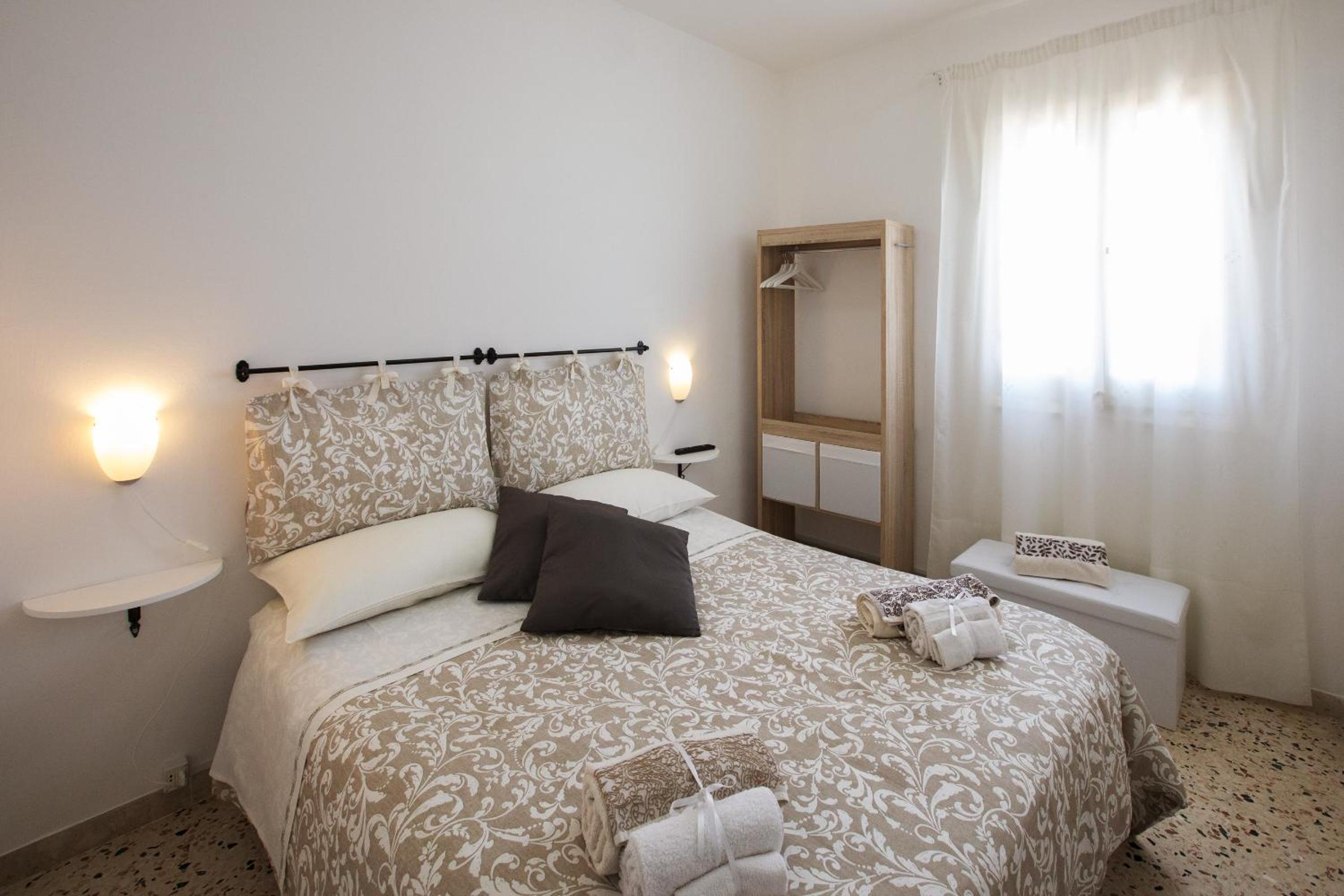 Double Room - Photo 3