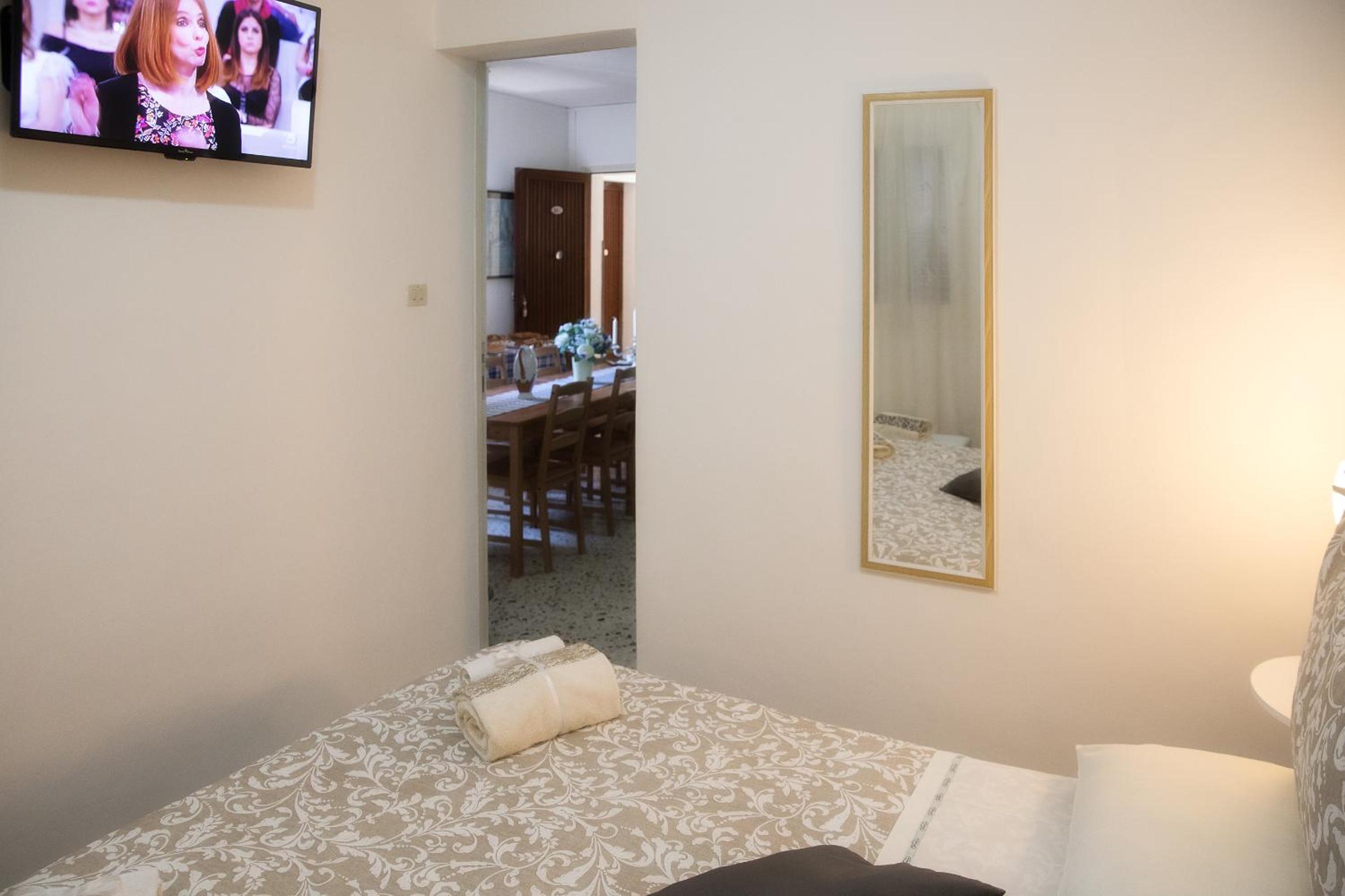 Double Room - Photo 18