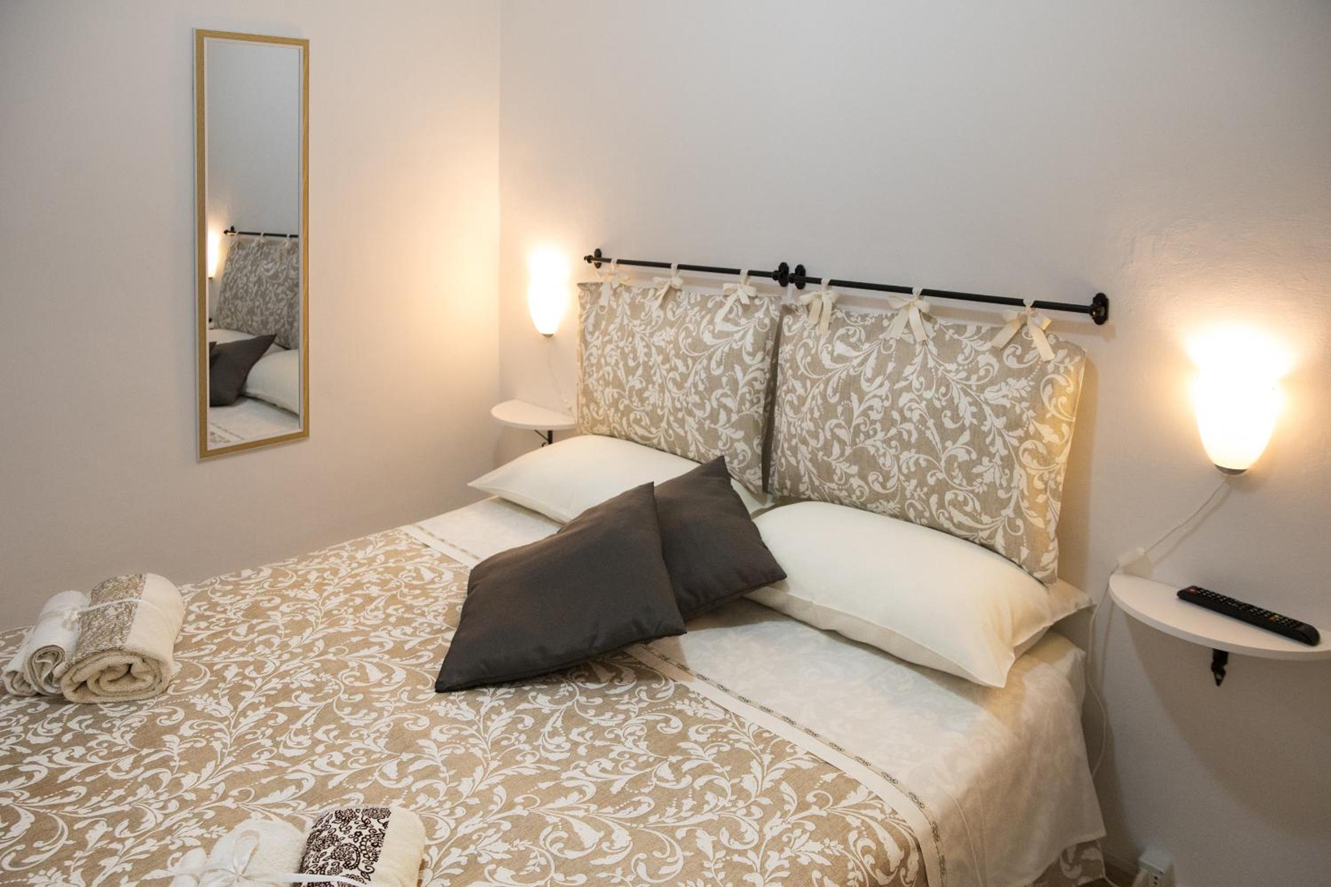 Double Room - Photo 10