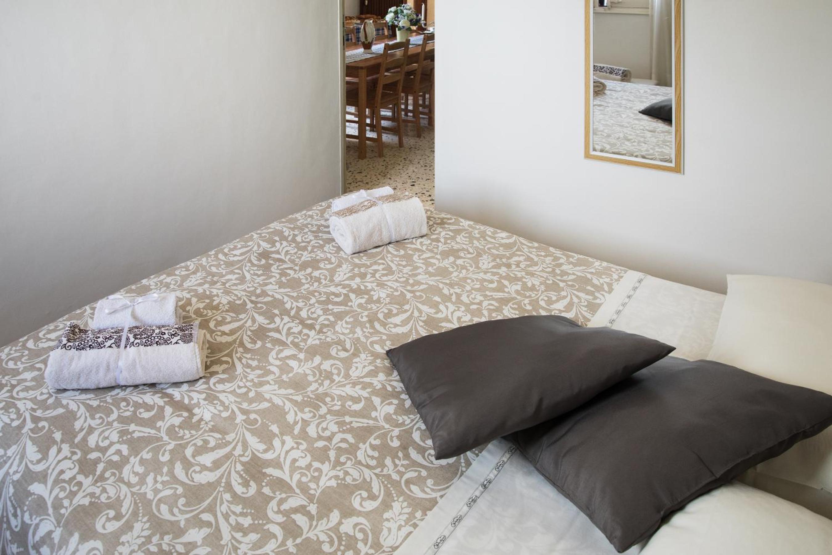 Double Room - Photo 15