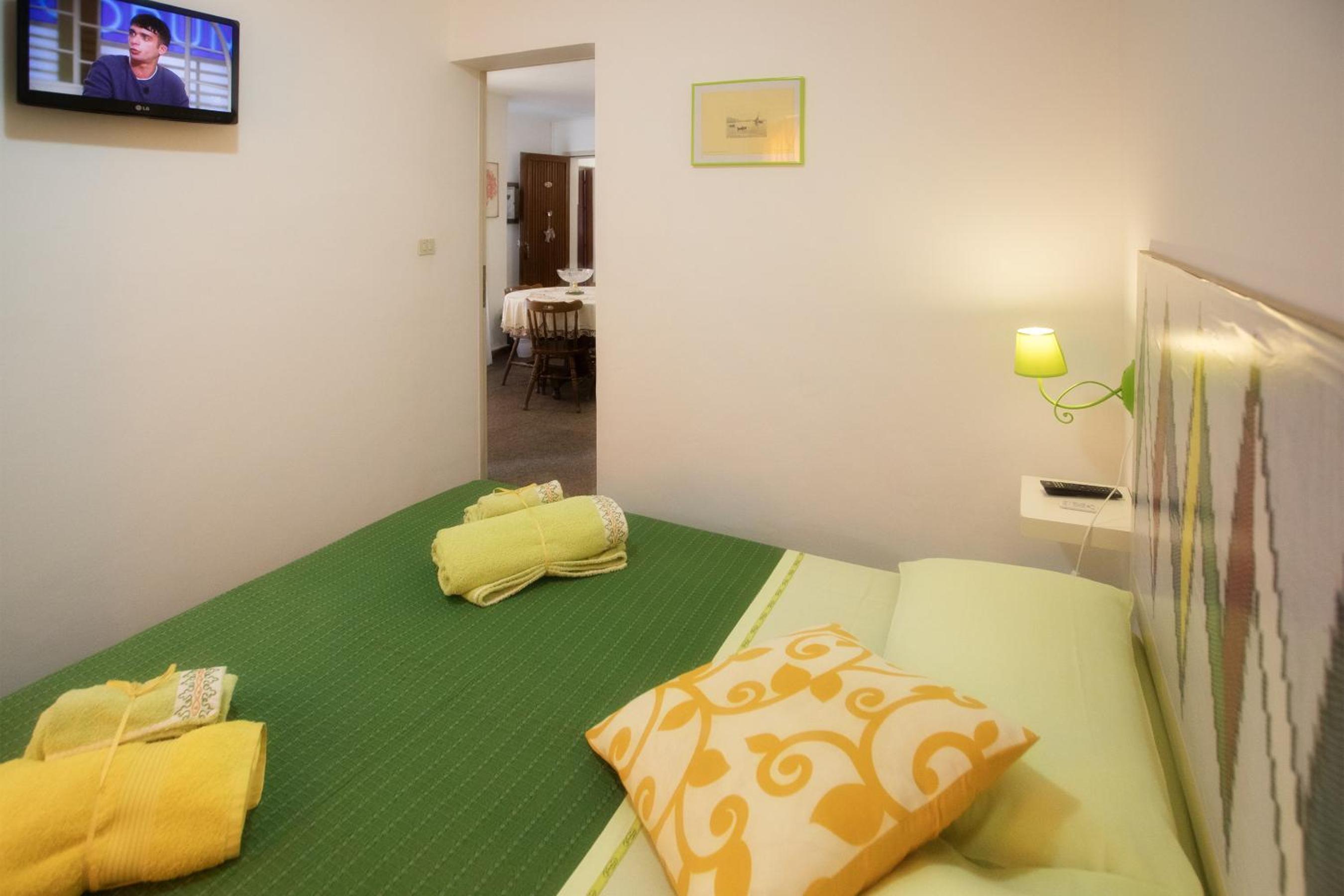 Double Room - Photo 16