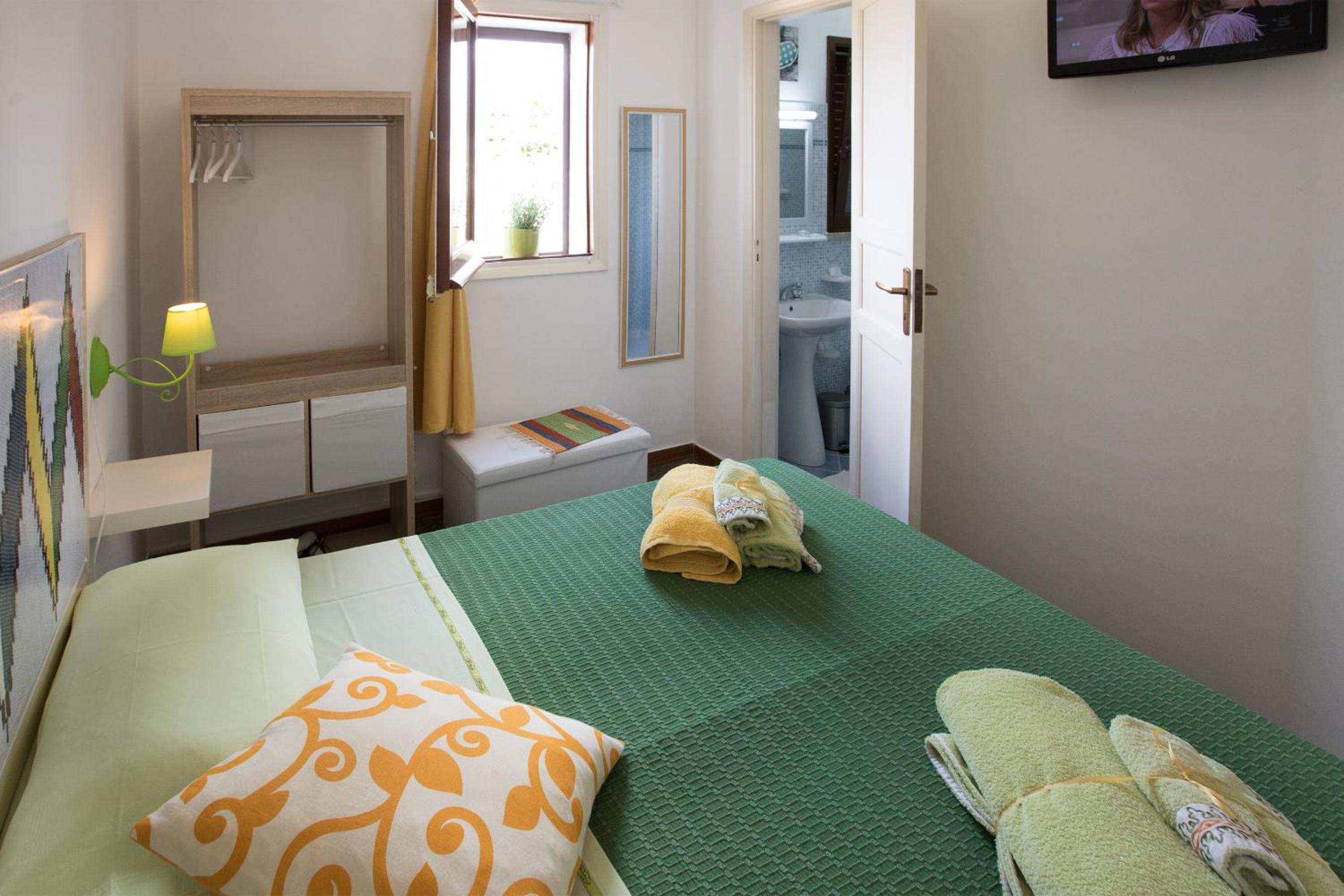 Double Room - Photo 5