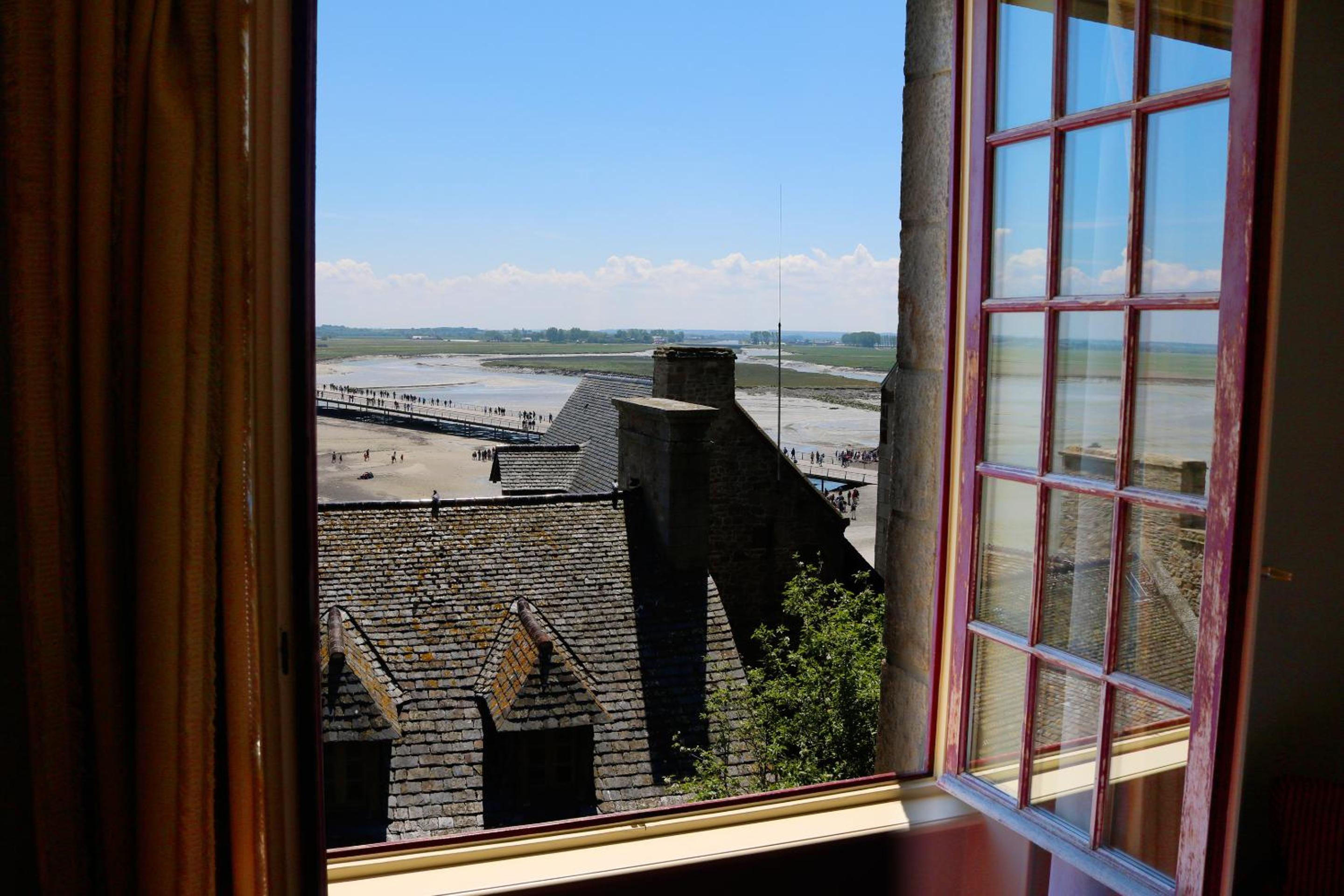 Double Room with views of Mont-Saint-Michel Bay - HIstorical Inn - Photo 7