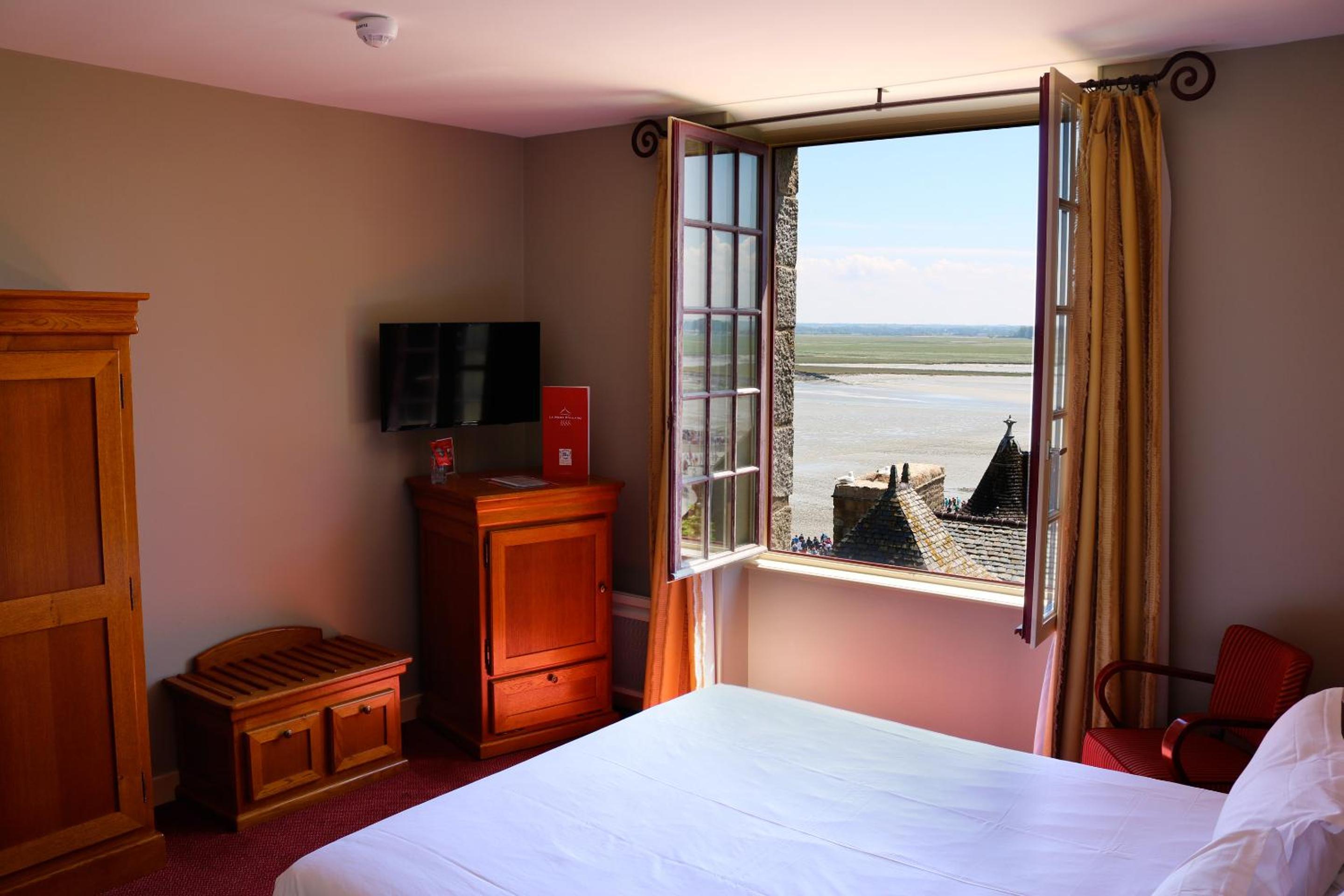 Double Room with views of Mont-Saint-Michel Bay - HIstorical Inn - Photo 15