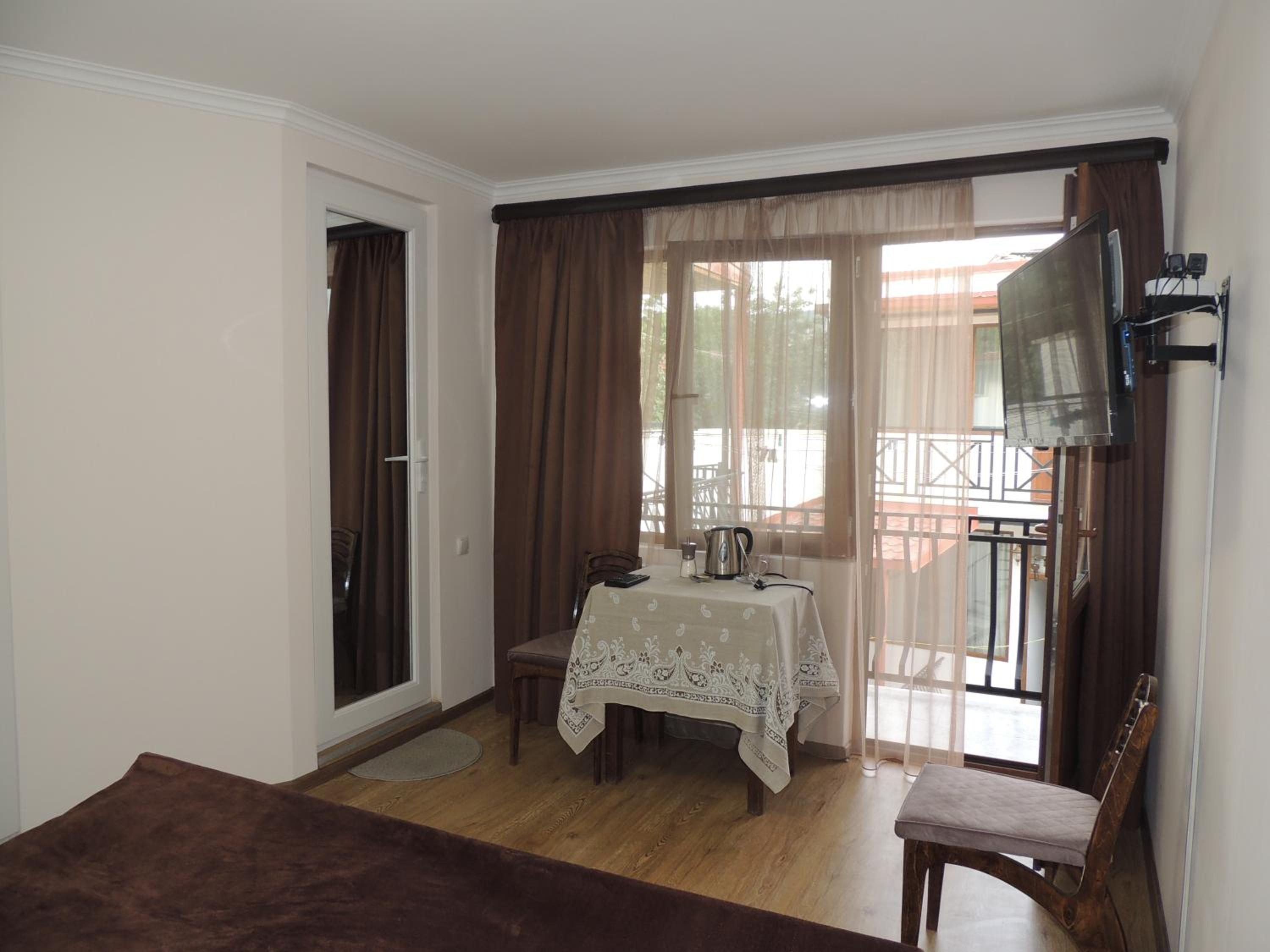 Deluxe Double Room with Balcony photo 3