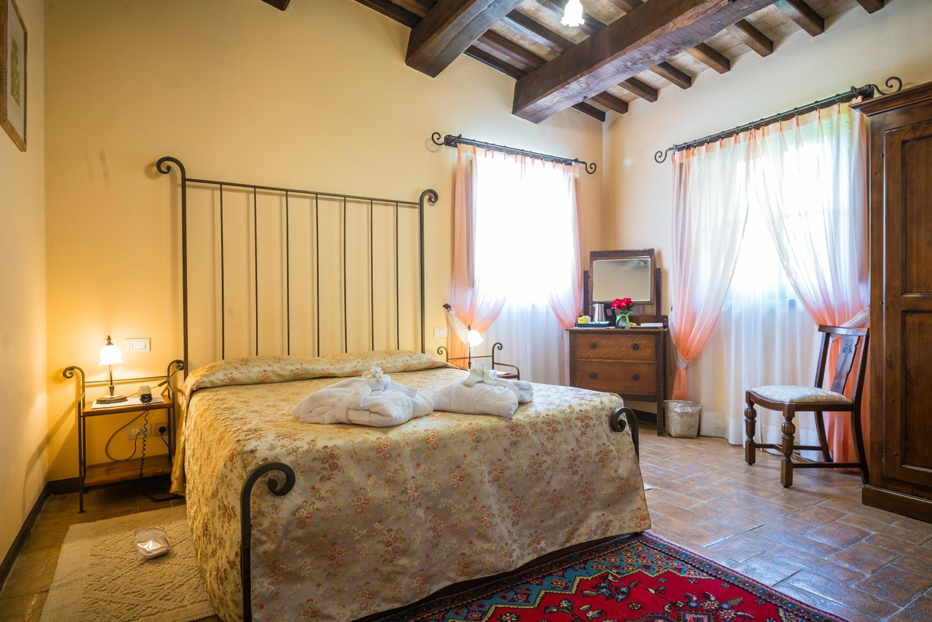 Classic Double Room - Photo 11
