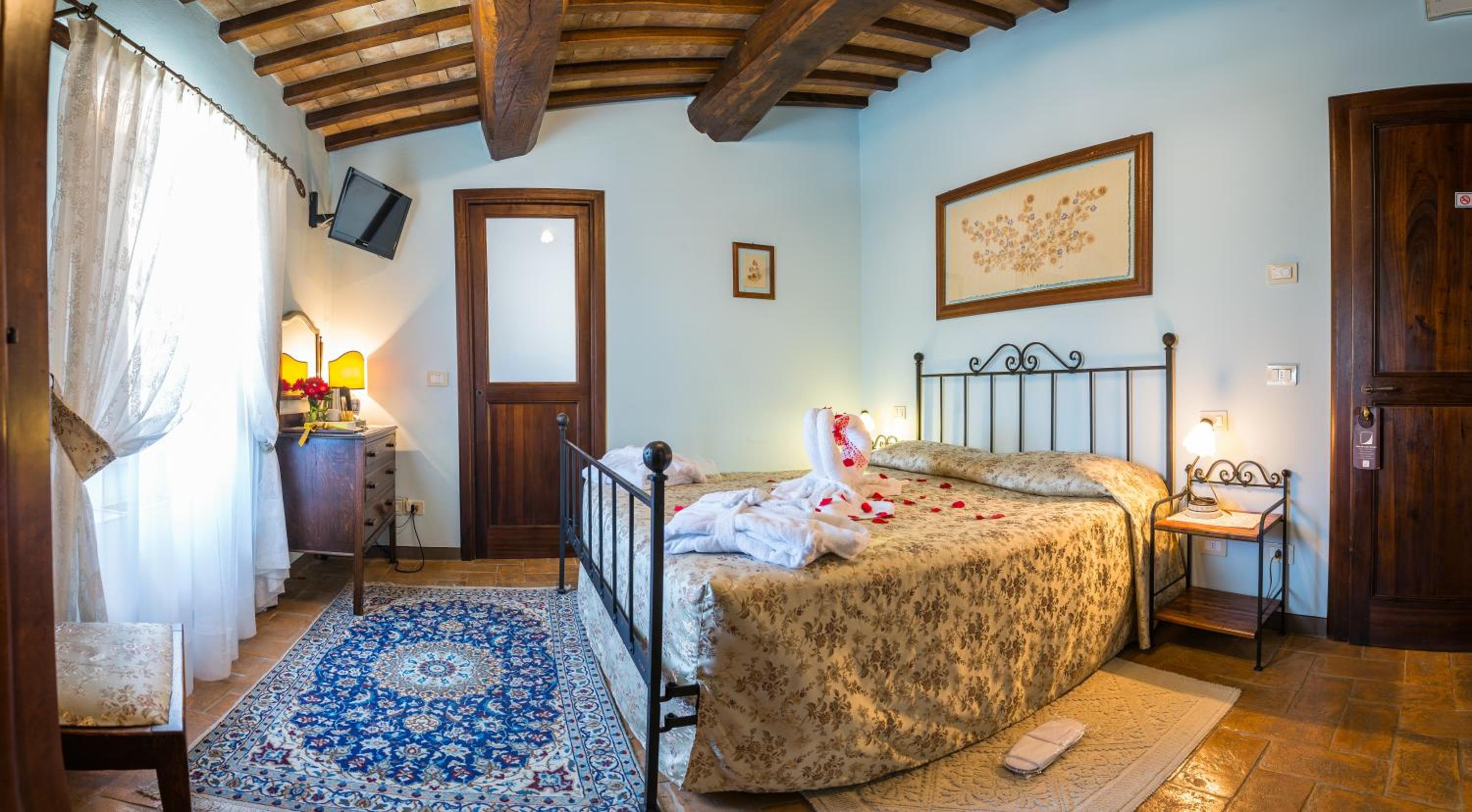 Classic Double Room - Photo 16