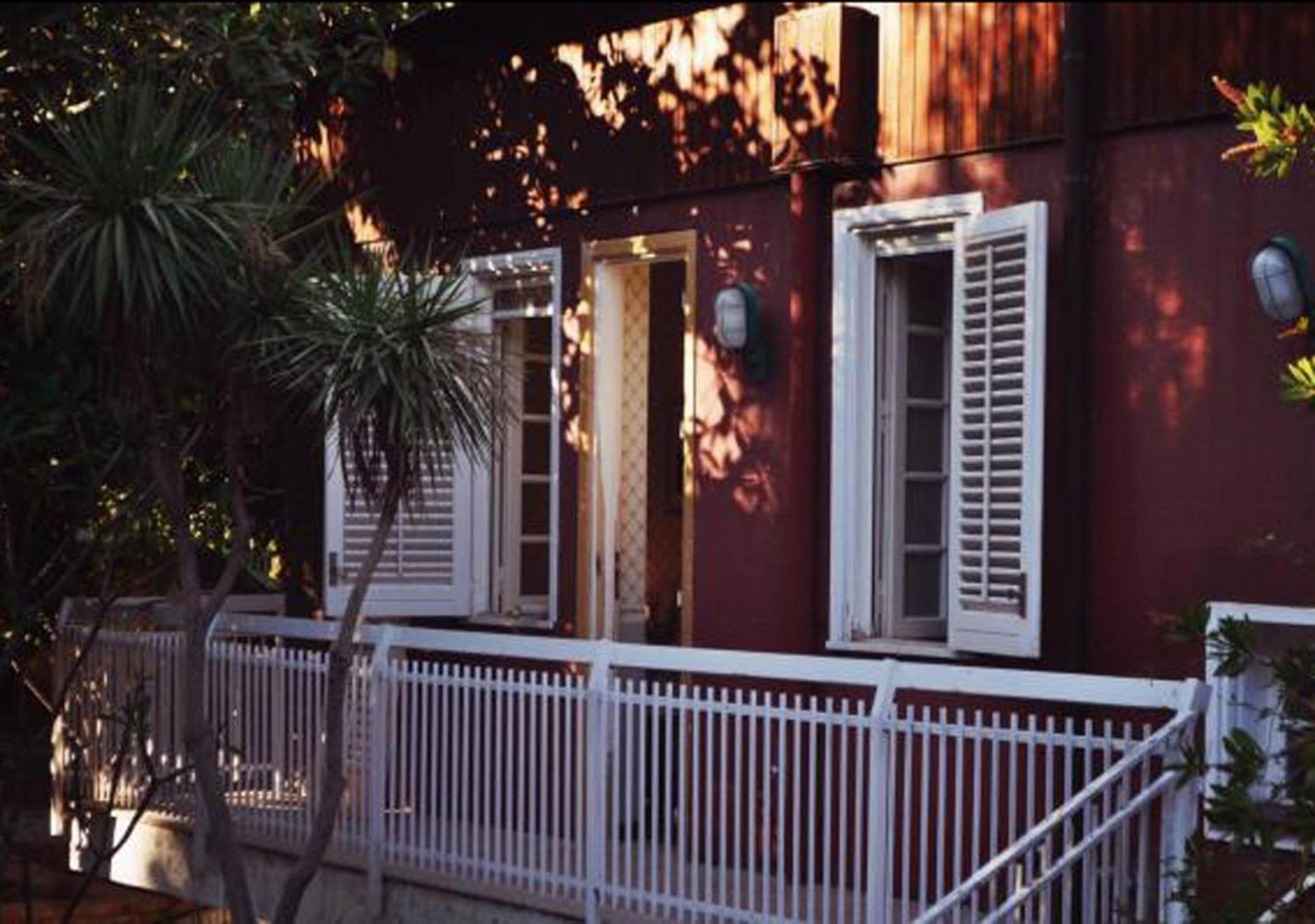 Queen Room with Balcony - Photo 7