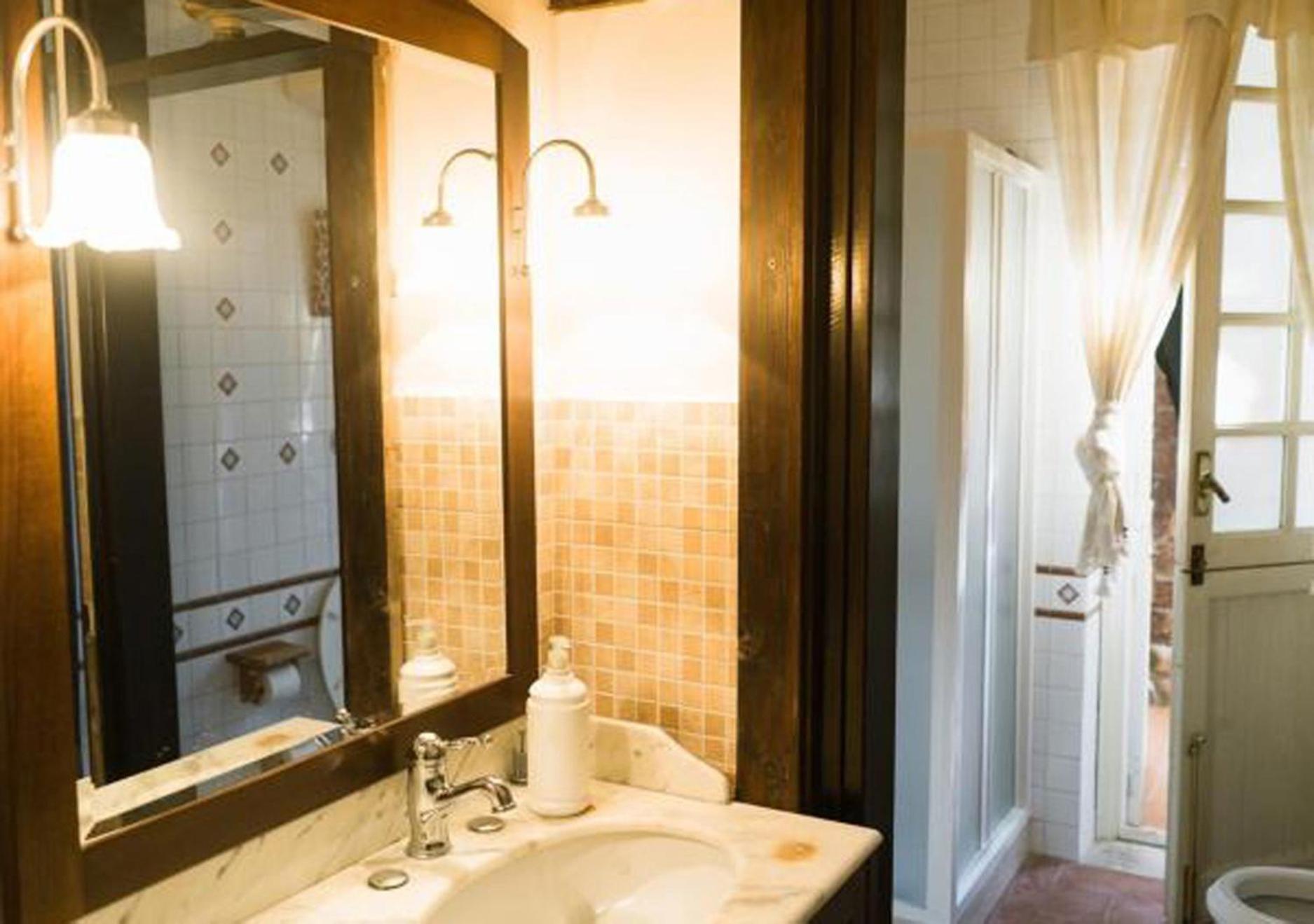 Deluxe Room - Photo 10
