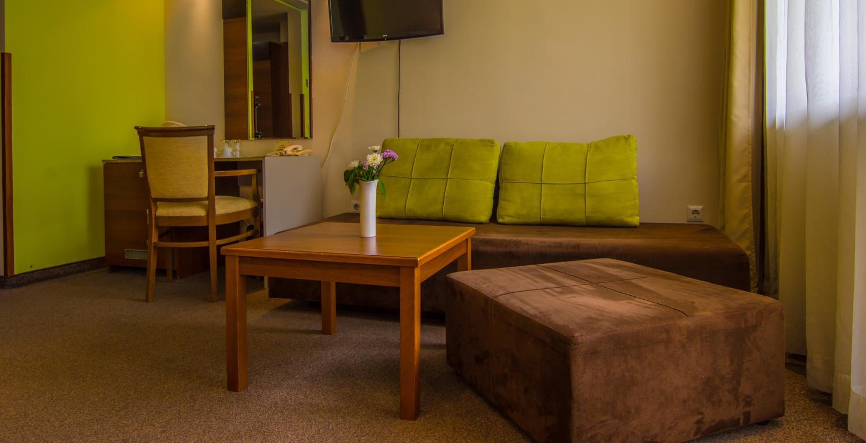 Deluxe Twin Room with Sofa Bed - Free Late Check-out photo 2