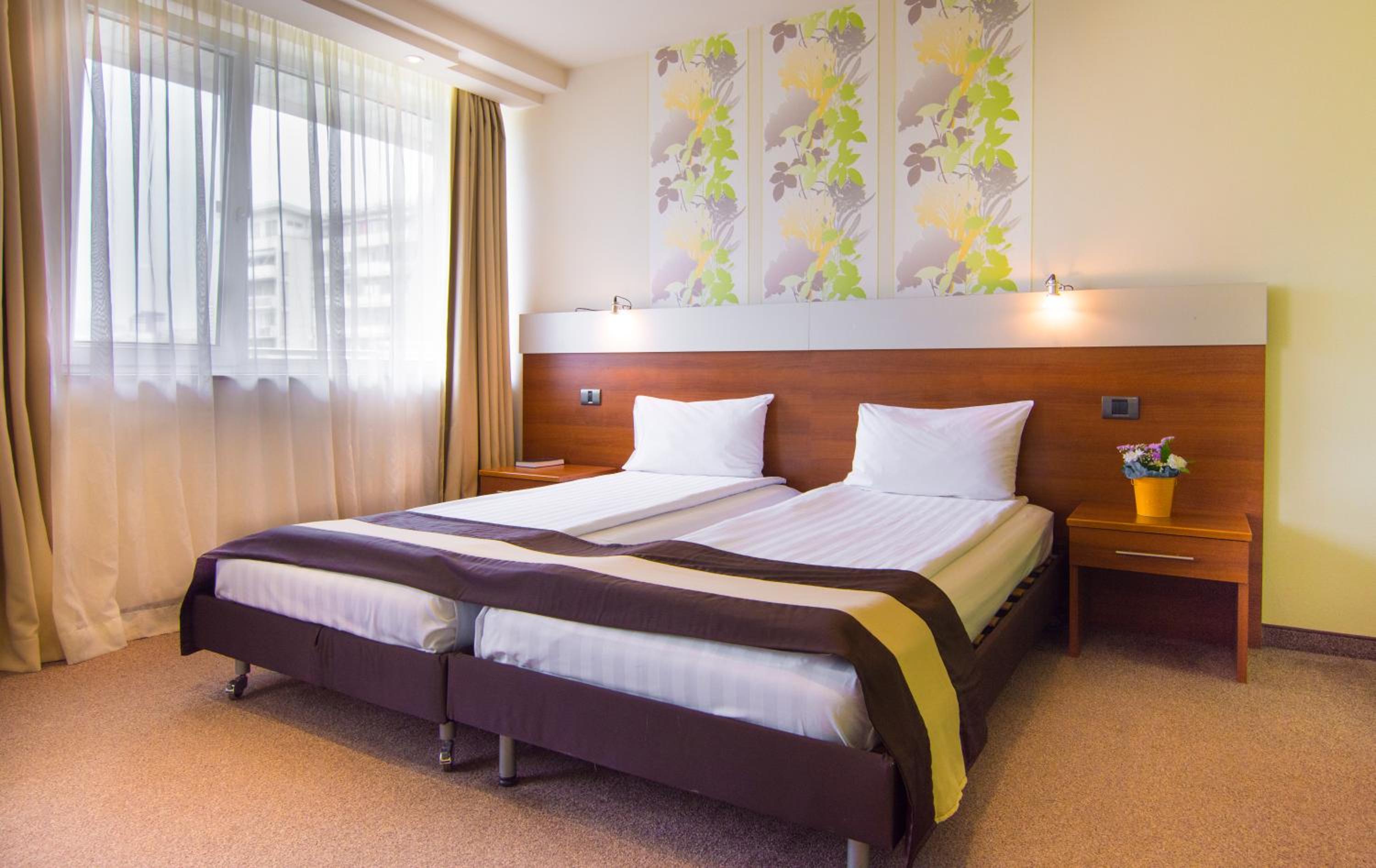 Deluxe Twin Room with Sofa Bed - Free Late Check-out photo 1