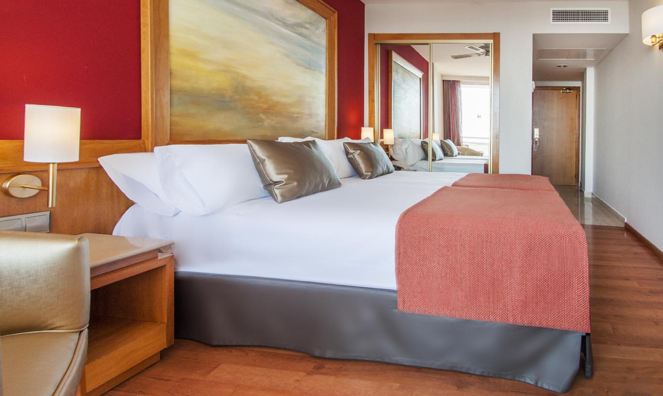 Double or Twin Room with Sea View - Photo 6