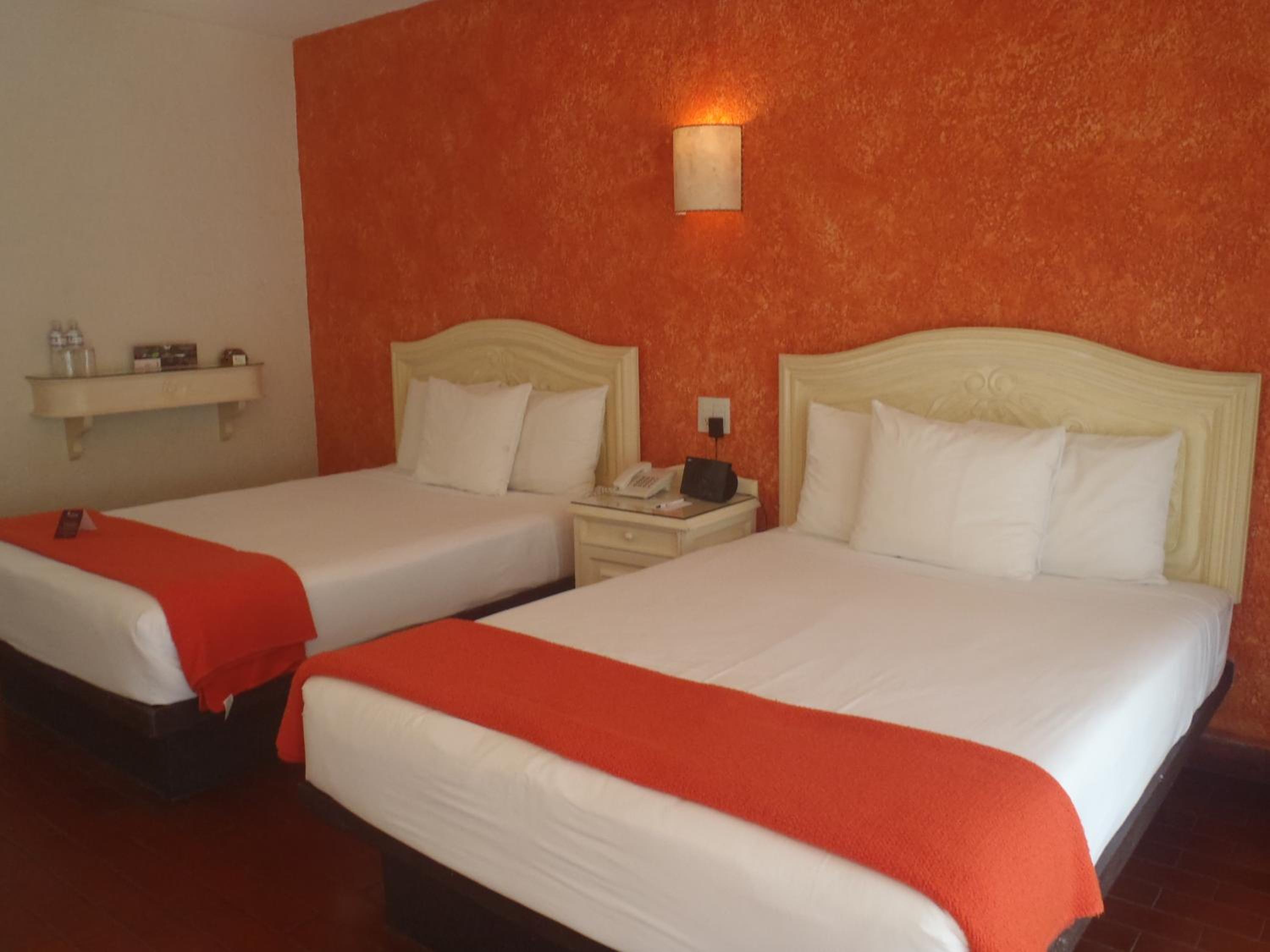 Double Room With Two Double Beds photo 2