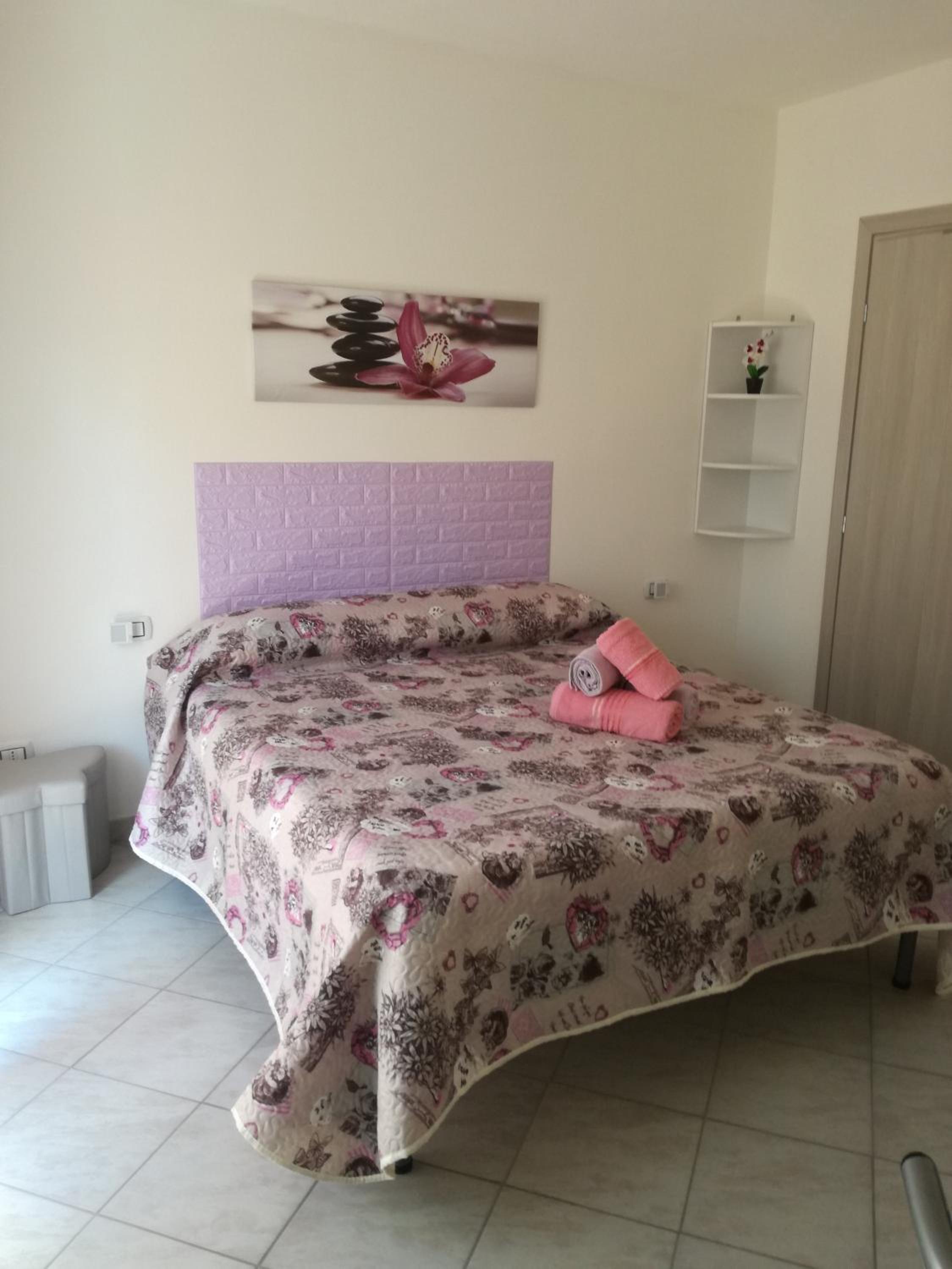 Double Room with Private Bathroom - Photo 8