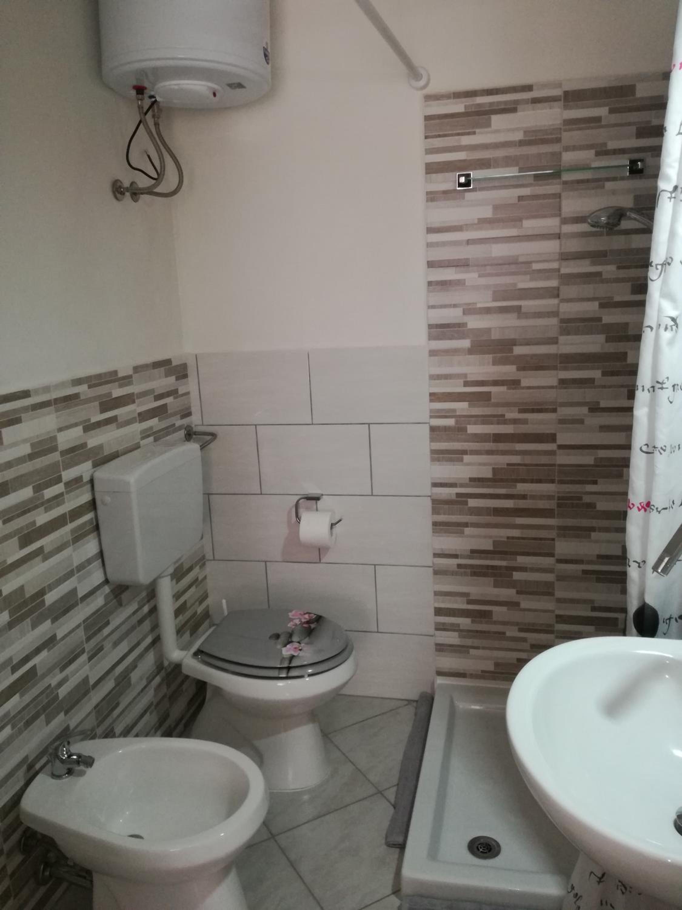 Double Room with Private Bathroom - Photo 7