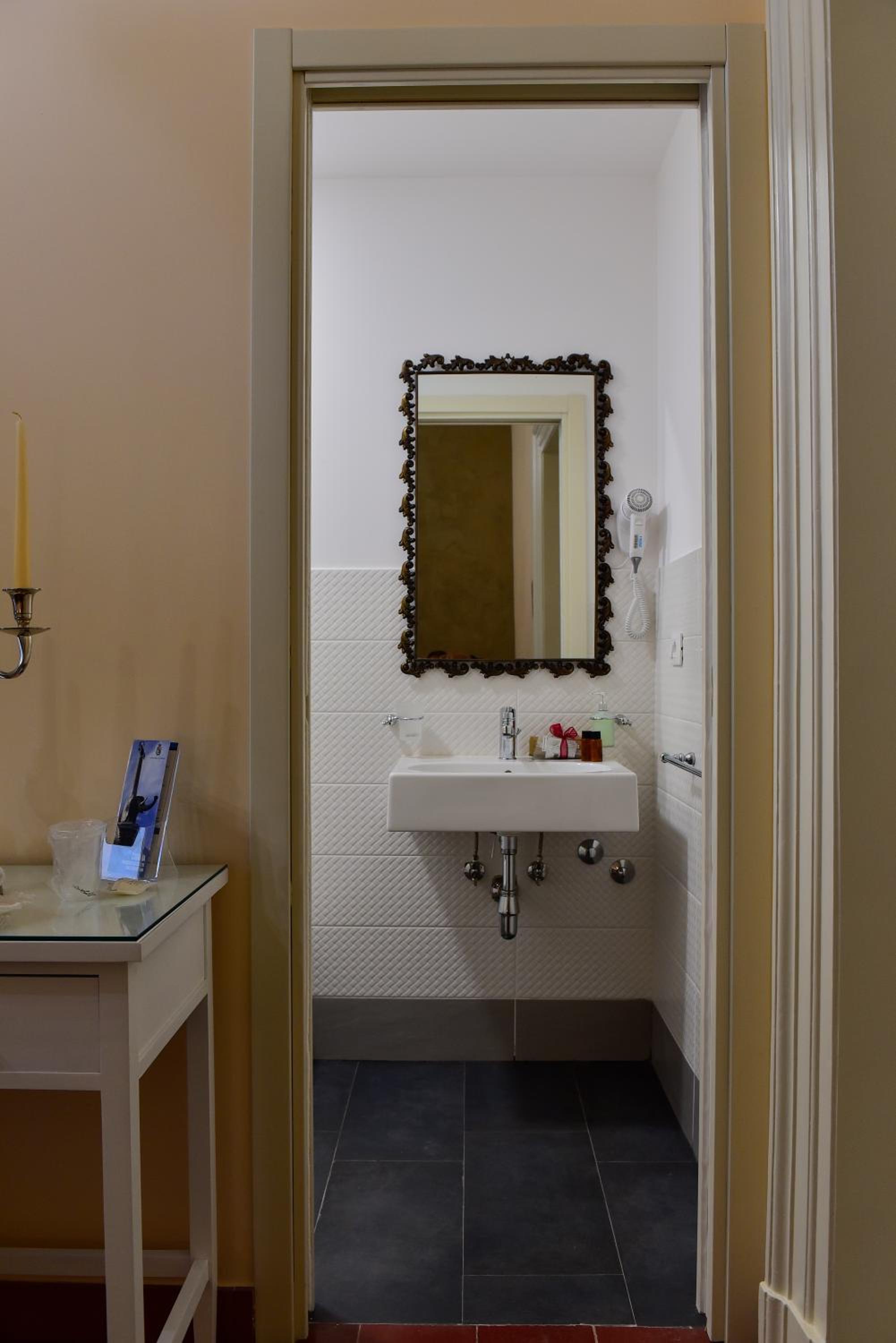 Luxury Quadruple Room - Photo 11