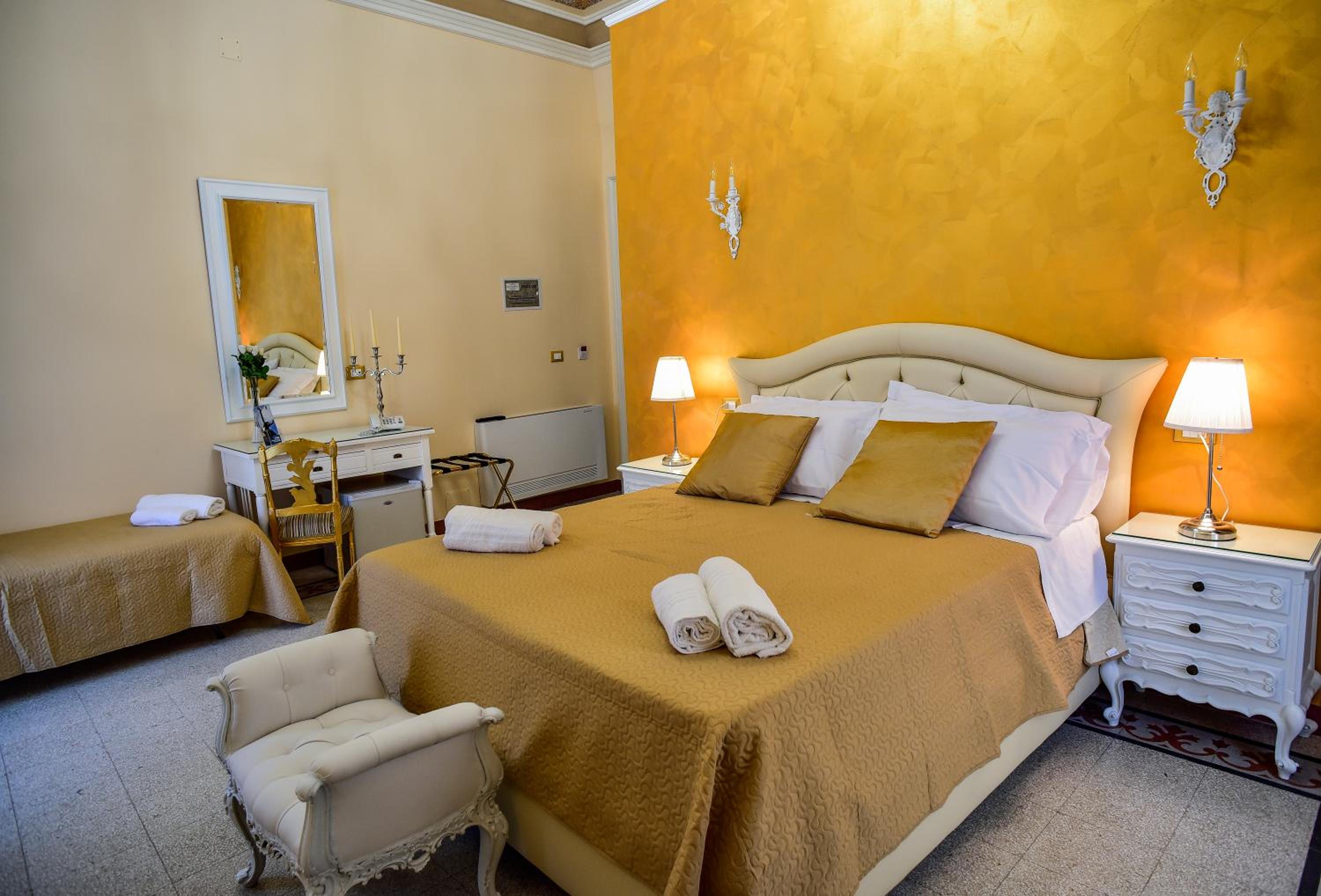 Deluxe Triple Room - Photo 1