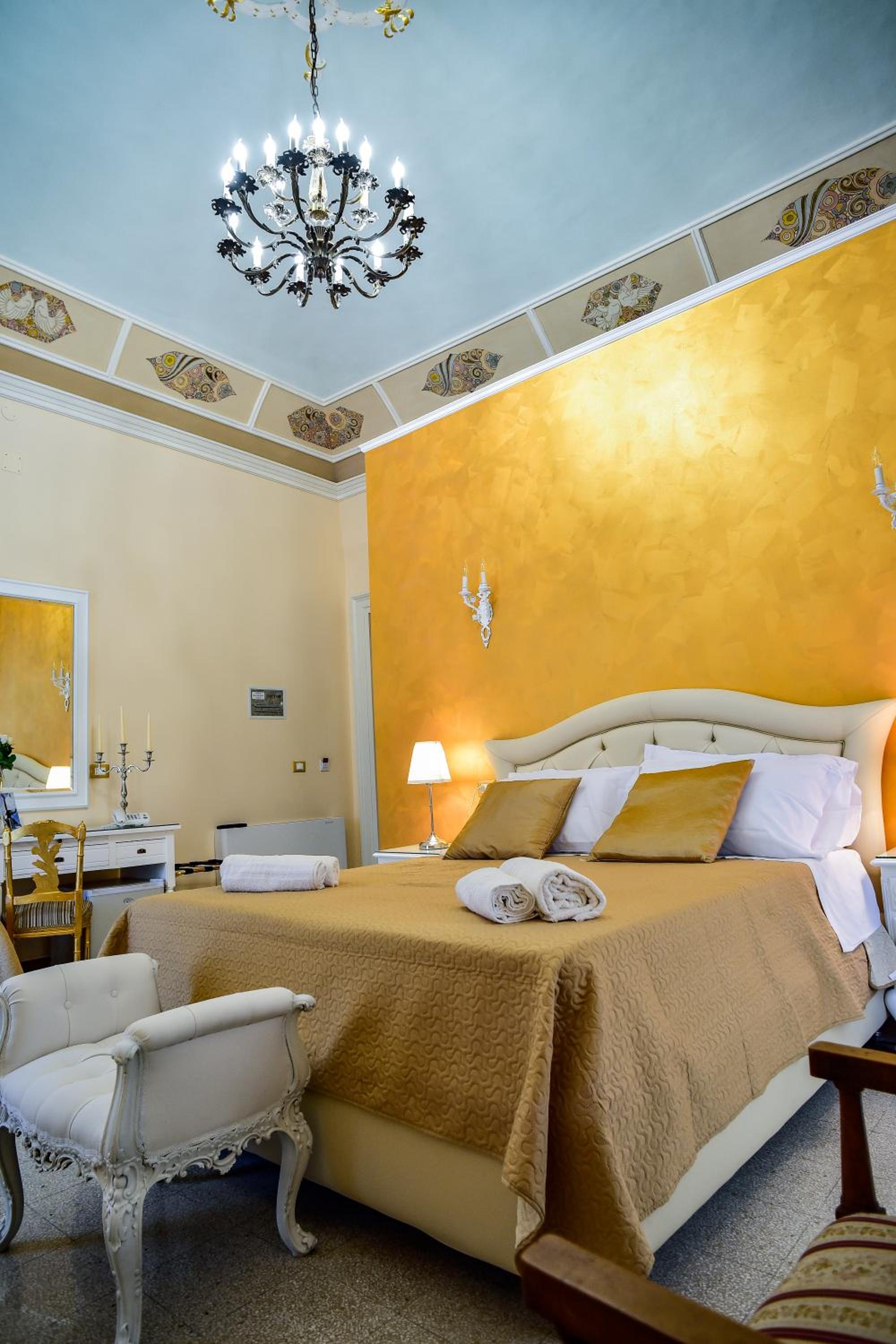 Deluxe Triple Room - Photo 9