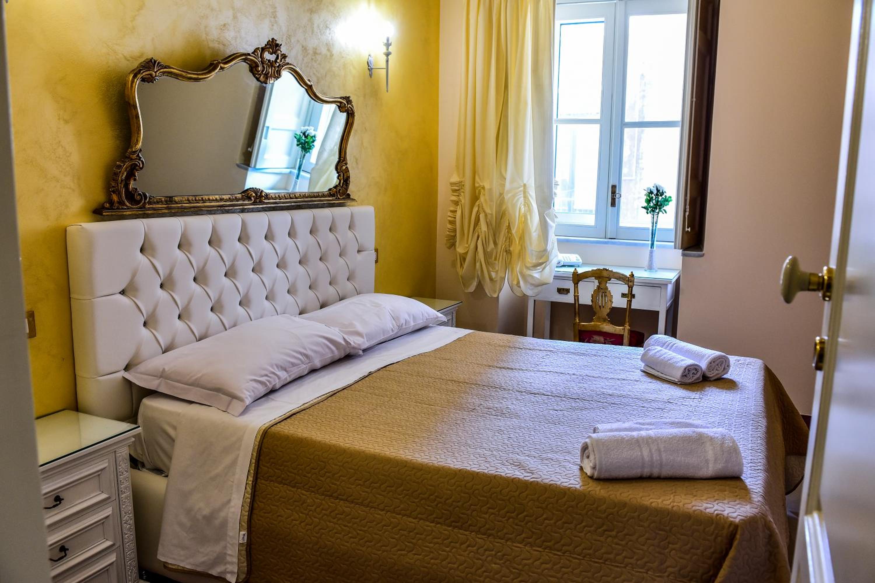 Standard Double Room - Photo 1