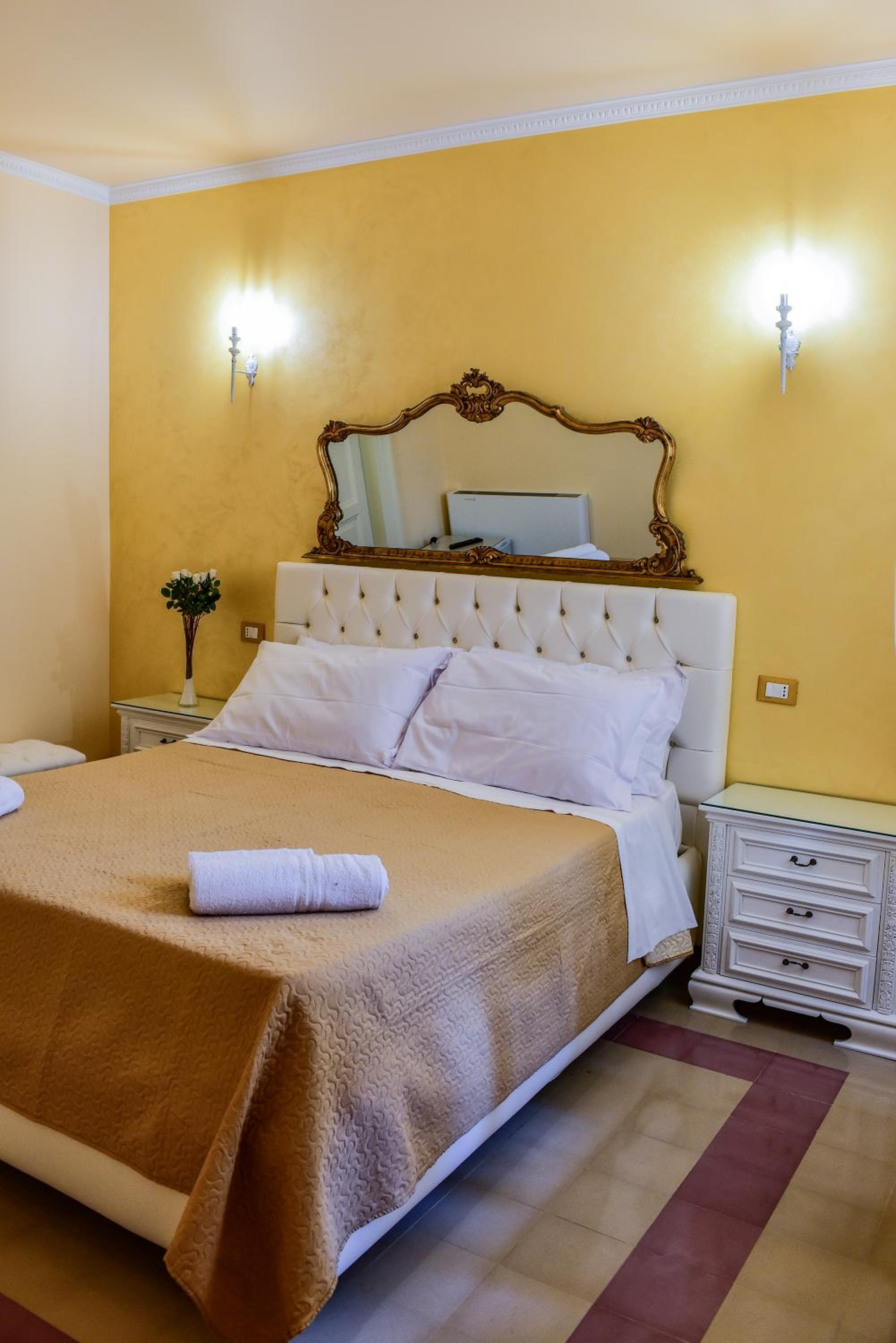Standard Double Room - Photo 5