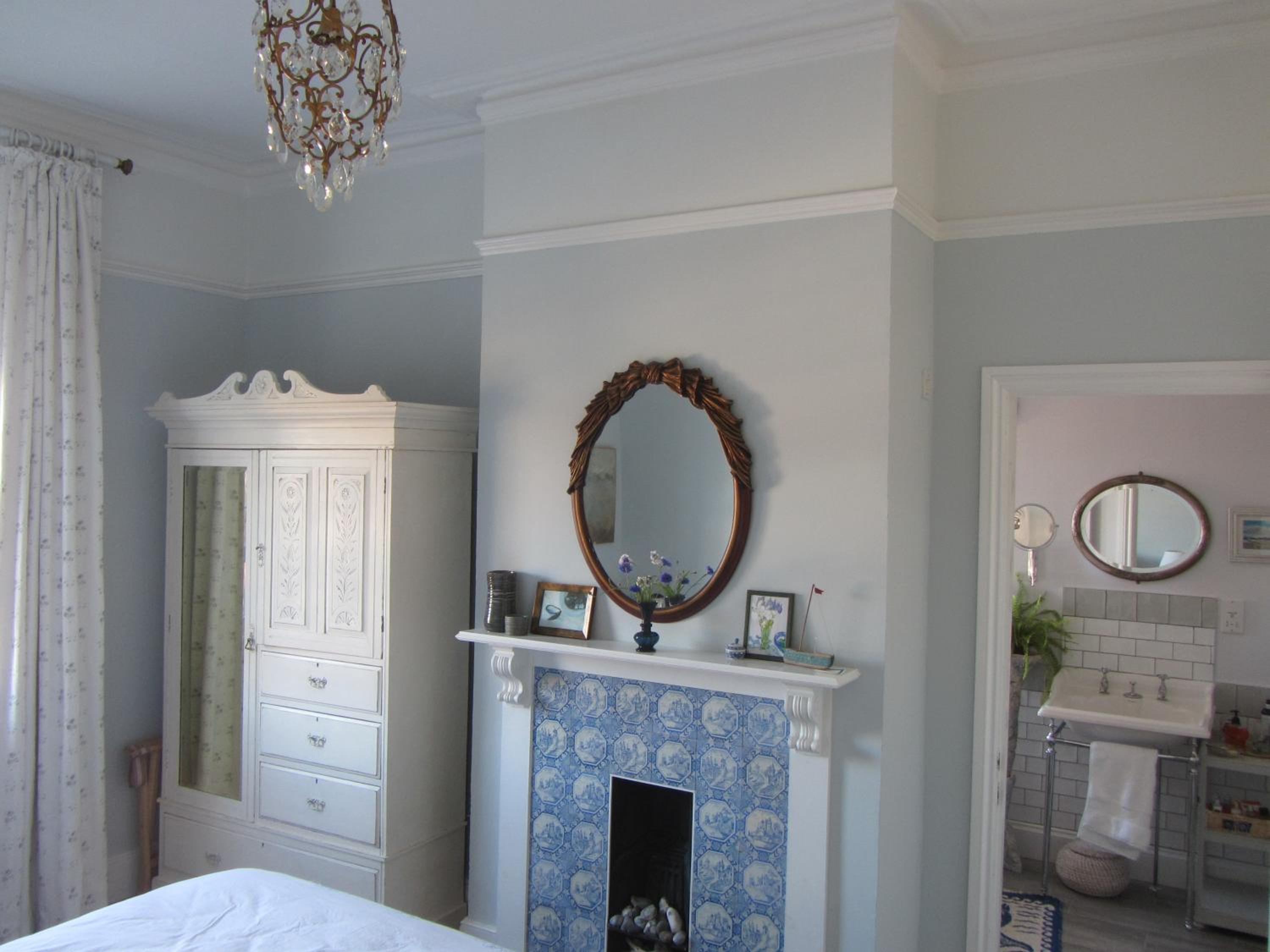 Deluxe King Room - Photo 7