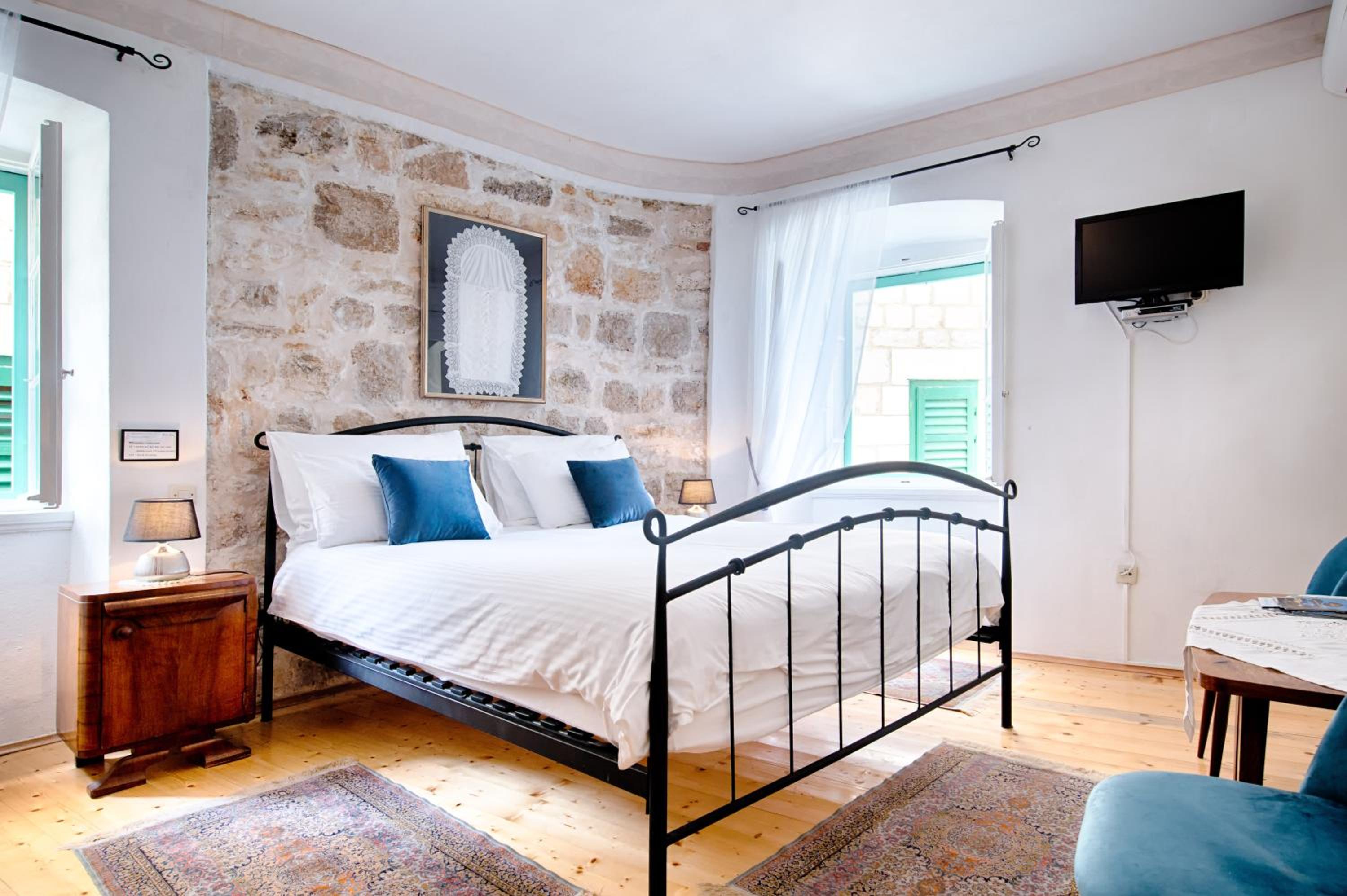 Double Room - Photo 1