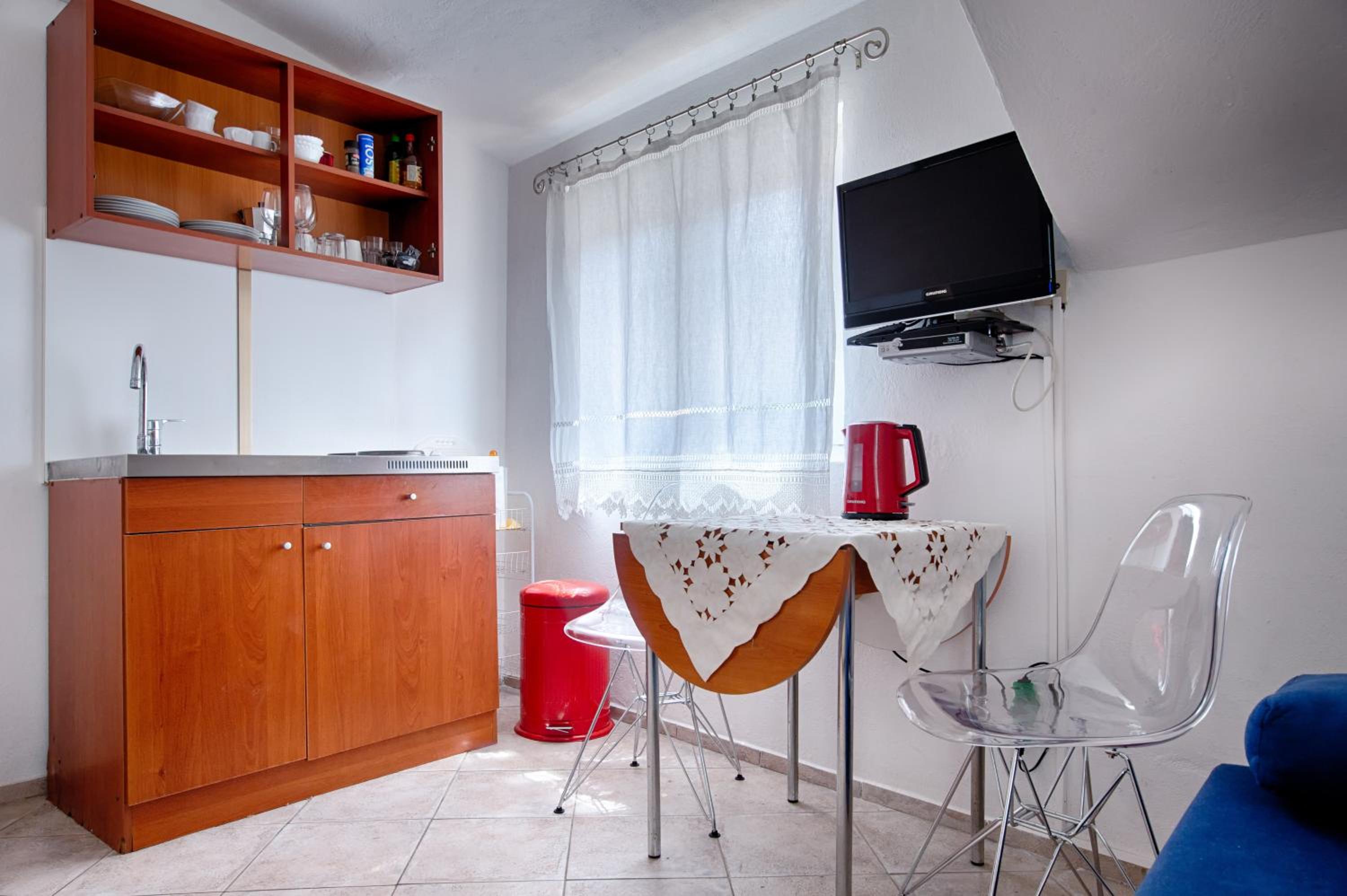 Studio (3 Adults) - Photo 15