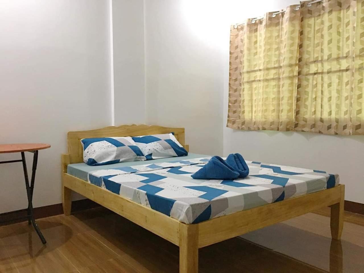 Double Room with Private Bathroom - Photo 2