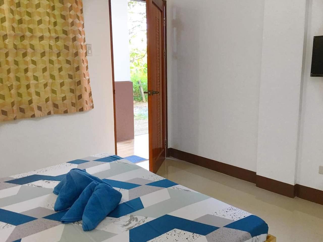 Double Room with Private Bathroom - Photo 3